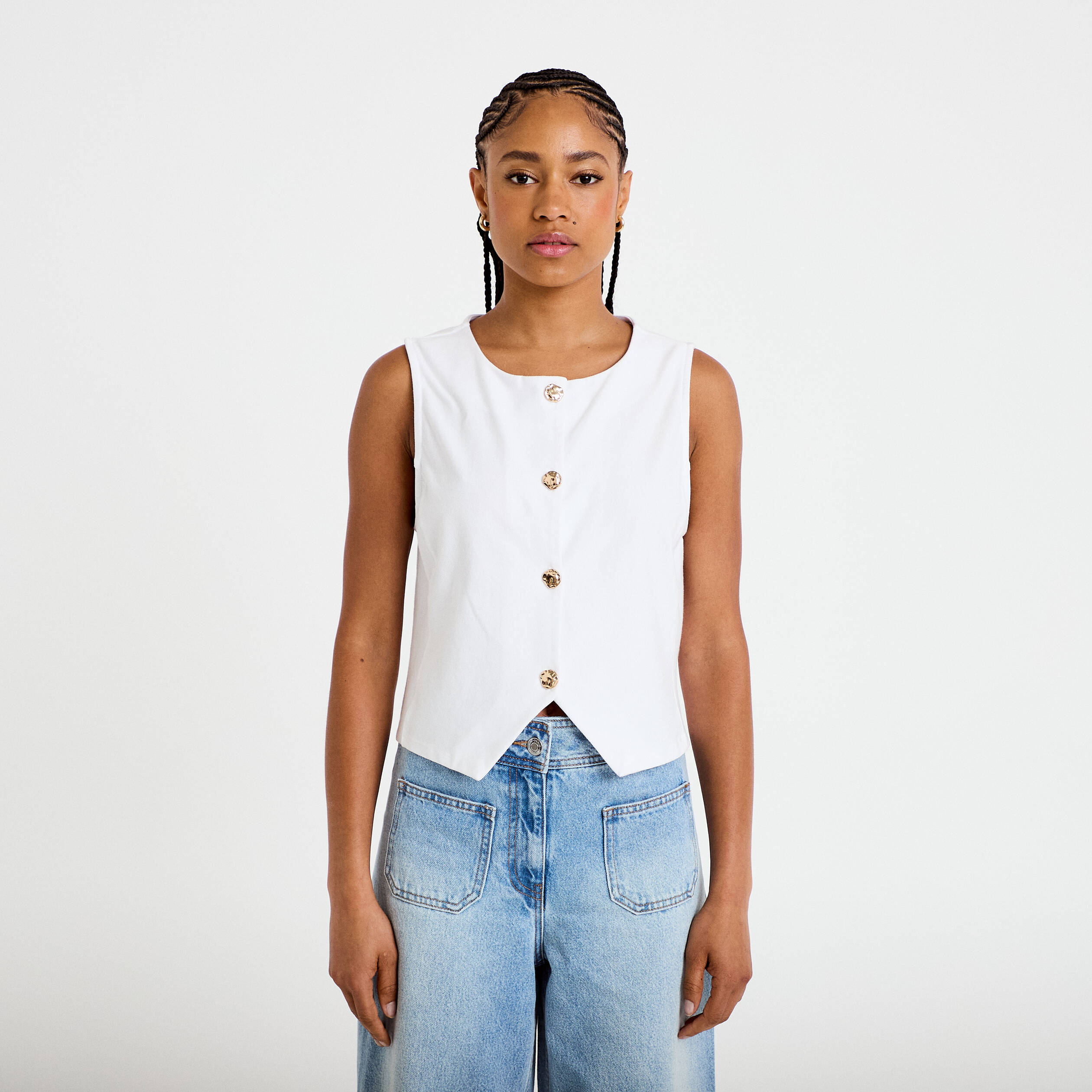 Gilet jean cintr&eacute; cropped sans manches blanc femme