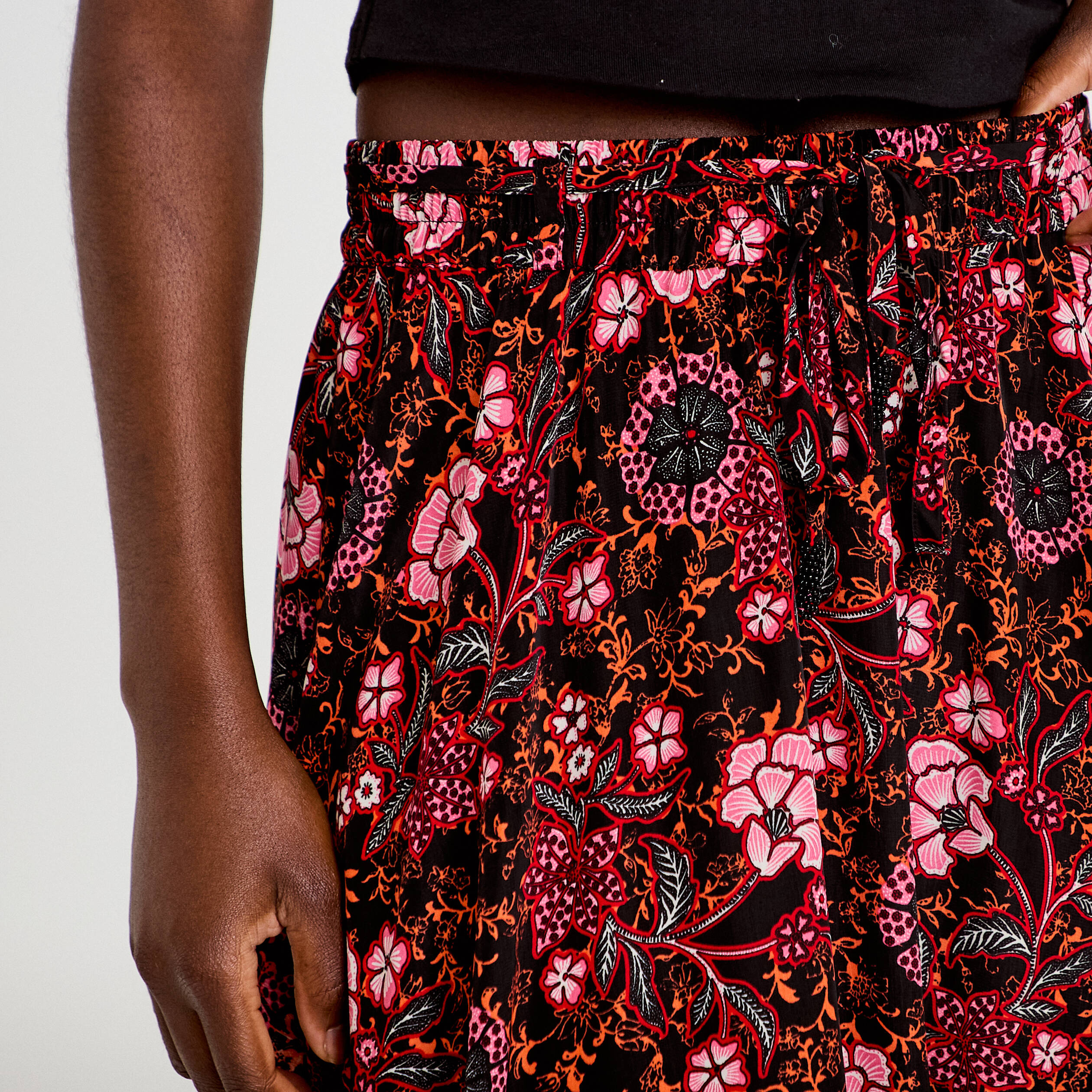 Jupe longue &eacute;vas&eacute;e satin&eacute;e noir femme
