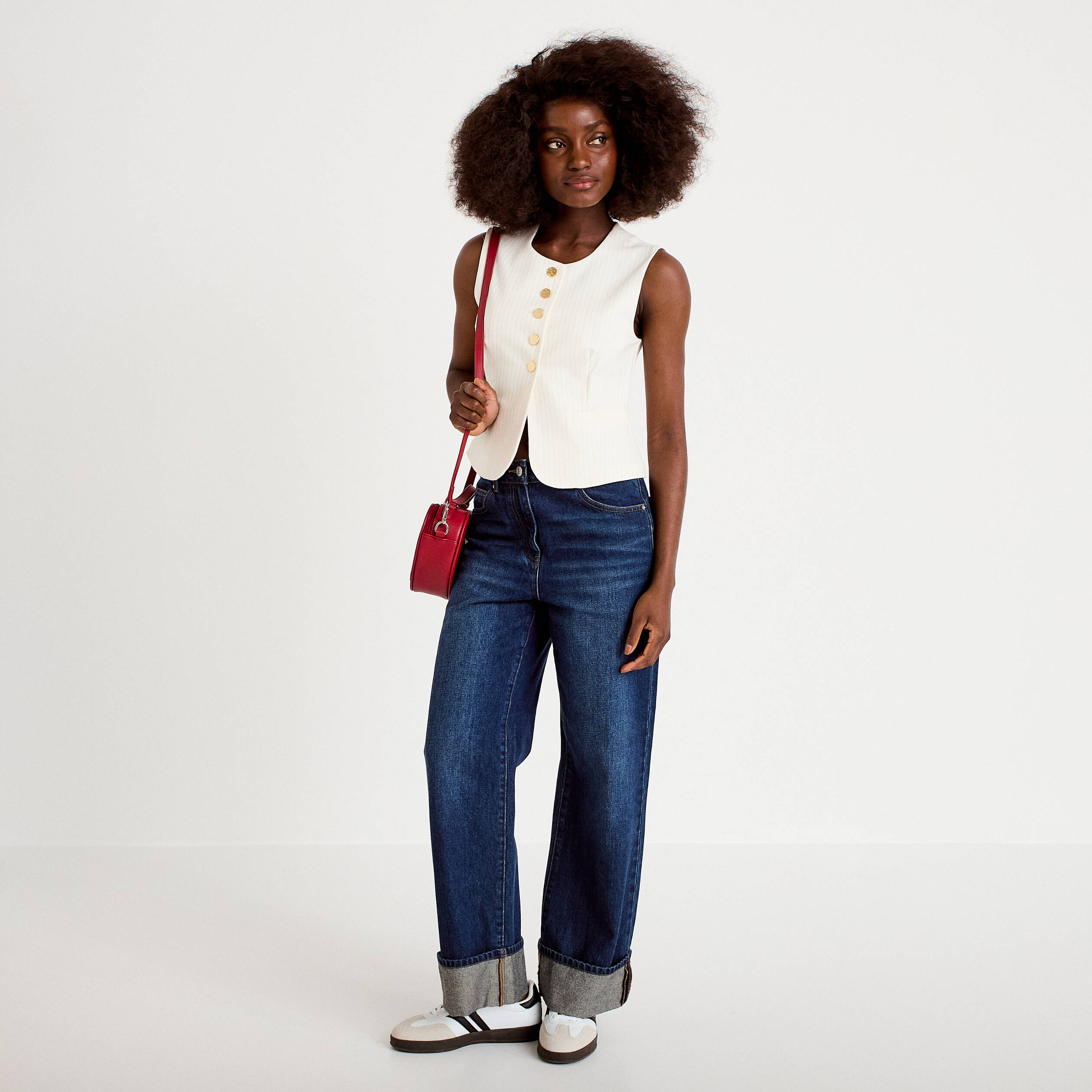 Gilet ajust&eacute; sans manches col rond ecru femme