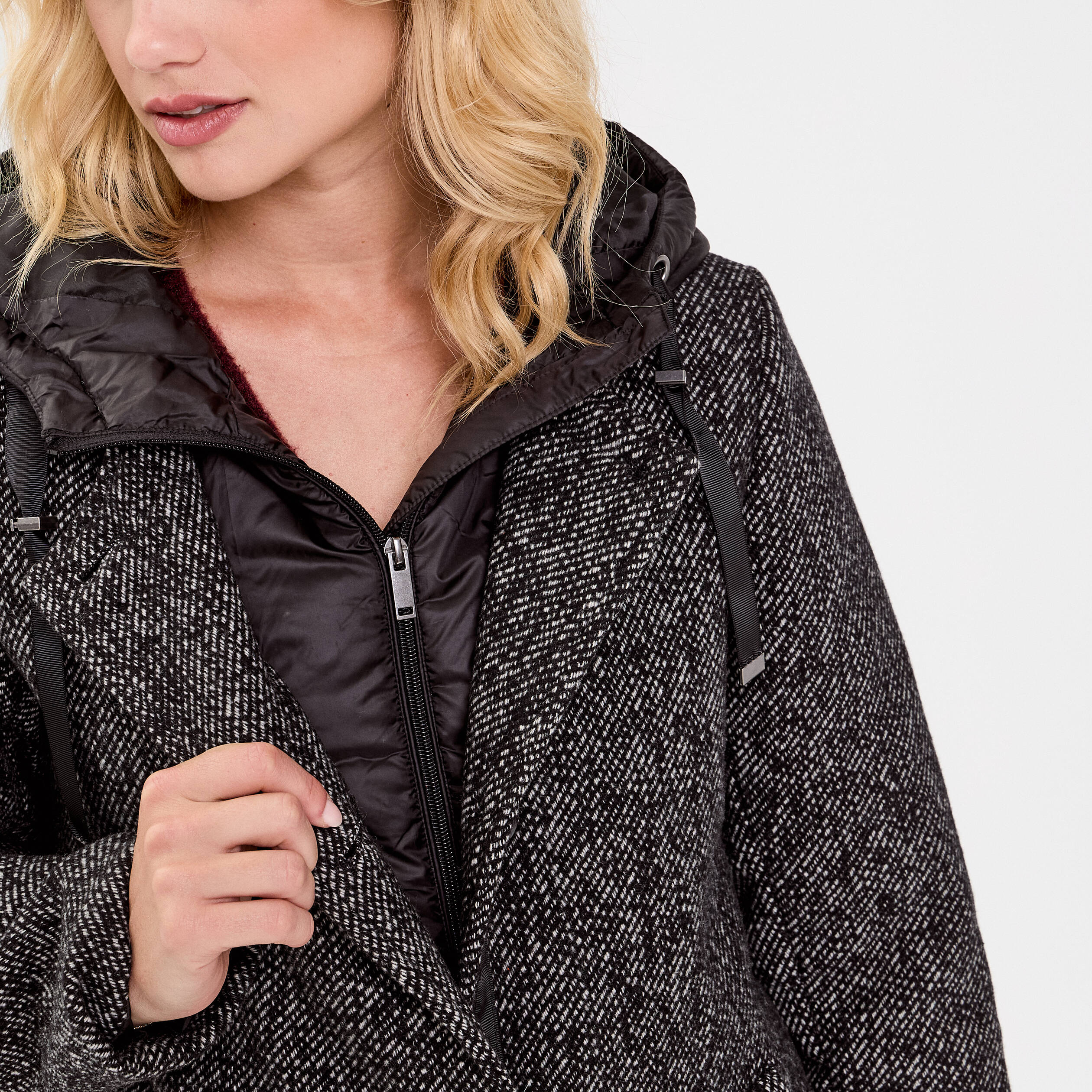 Manteau droit long &agrave; capuche noir femme