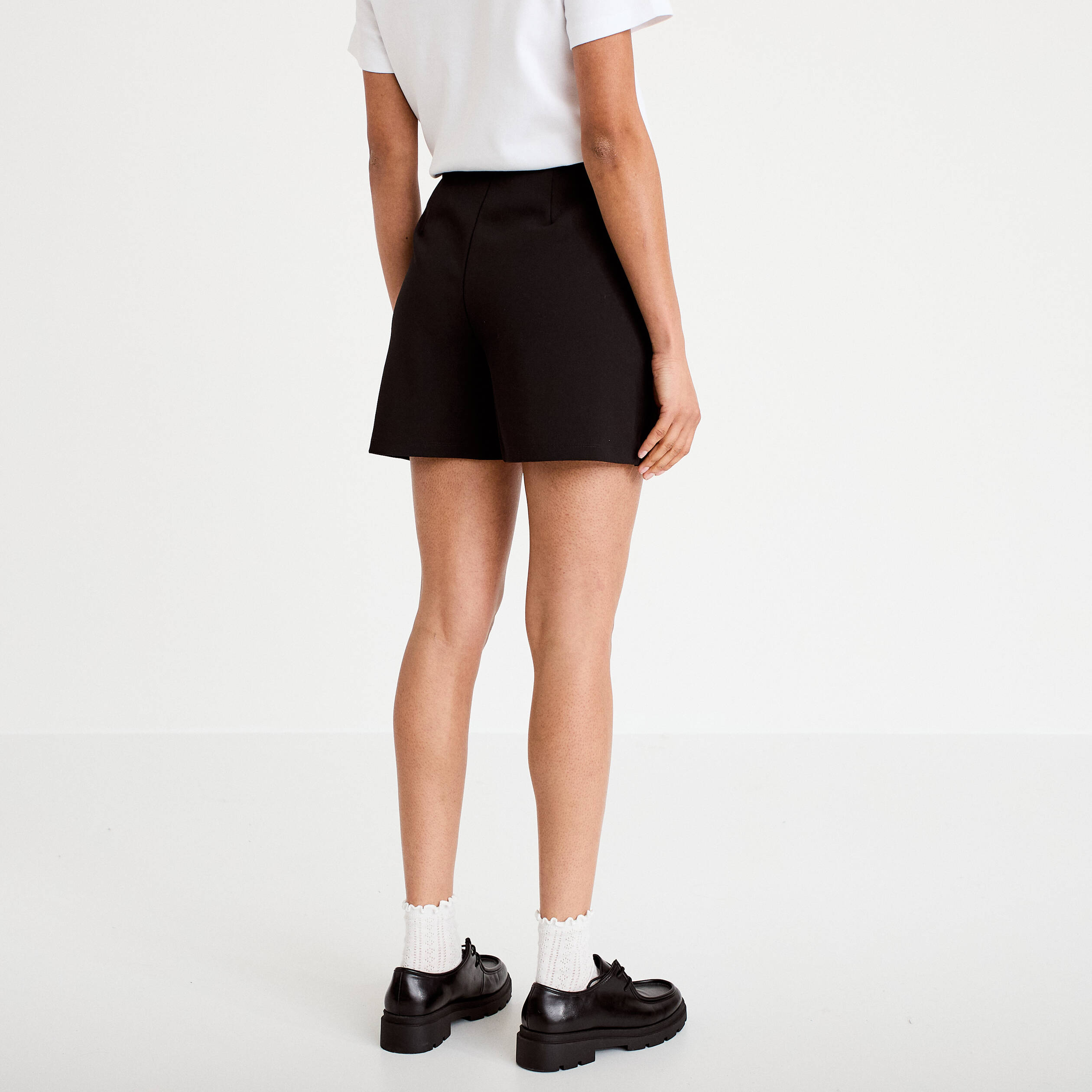 Jupe-short en maille avec boutons noir femme