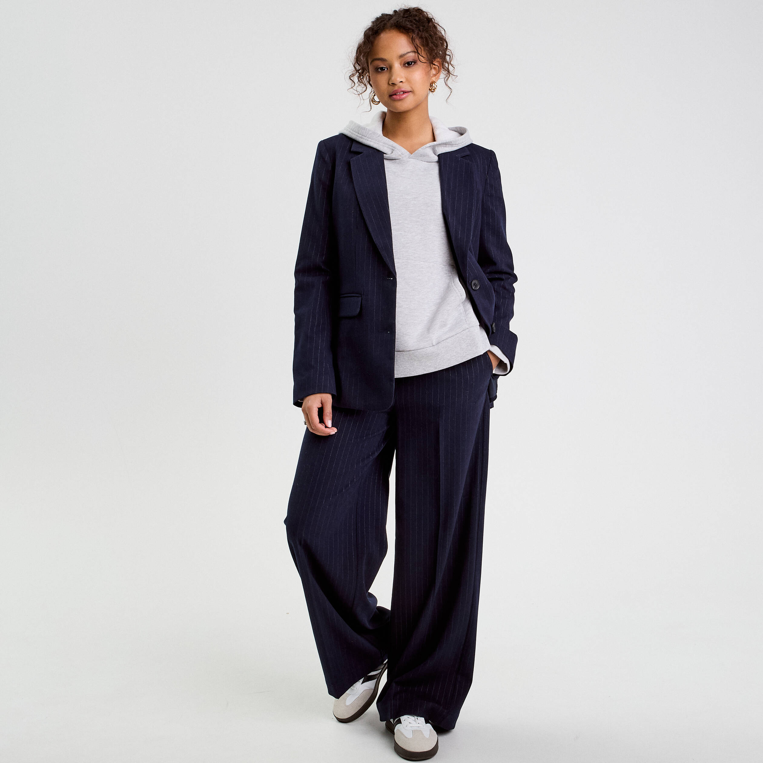 Sweat droit long &agrave; capuche gris clair femme