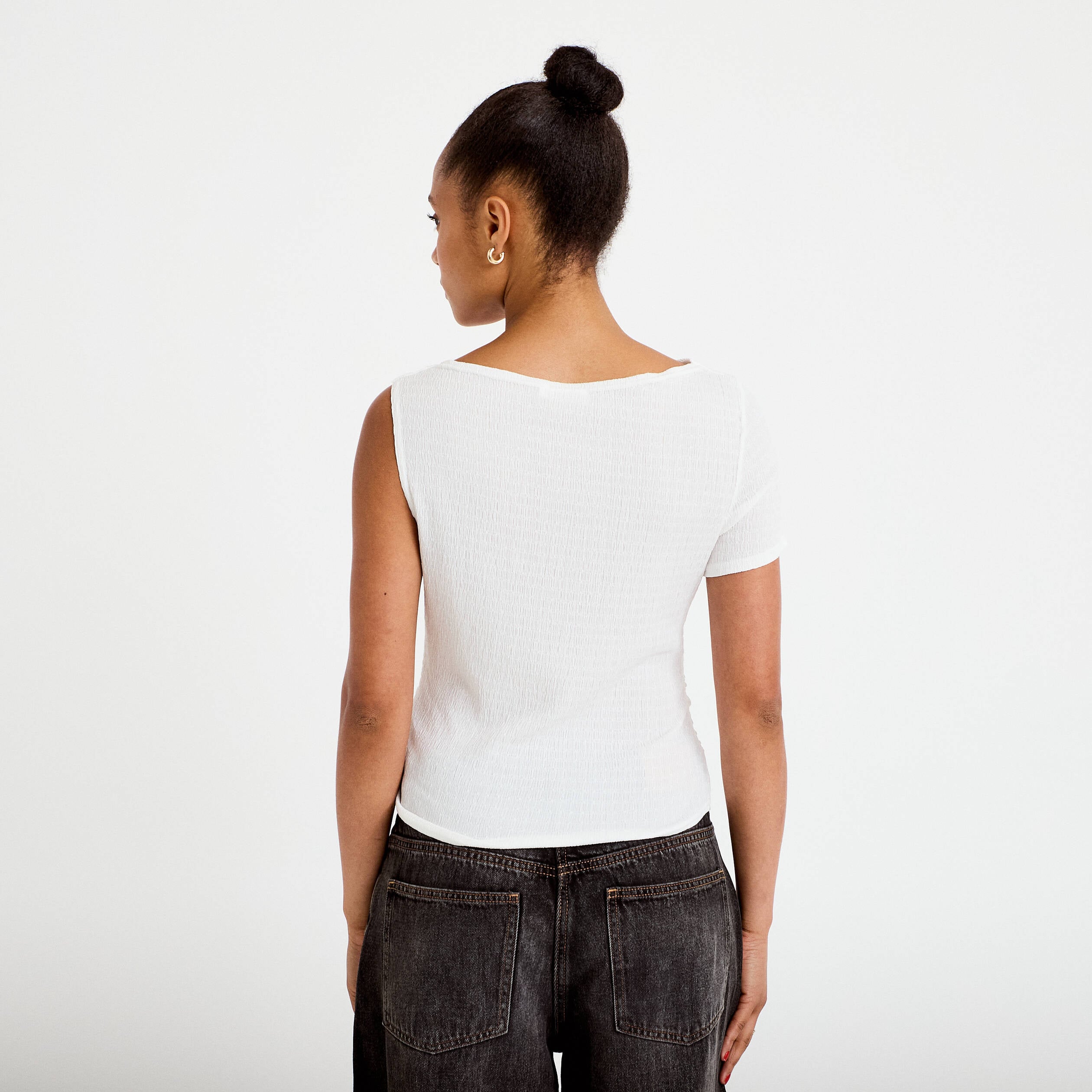 Top one shoulder pliss&eacute; manches courtes ecru femme