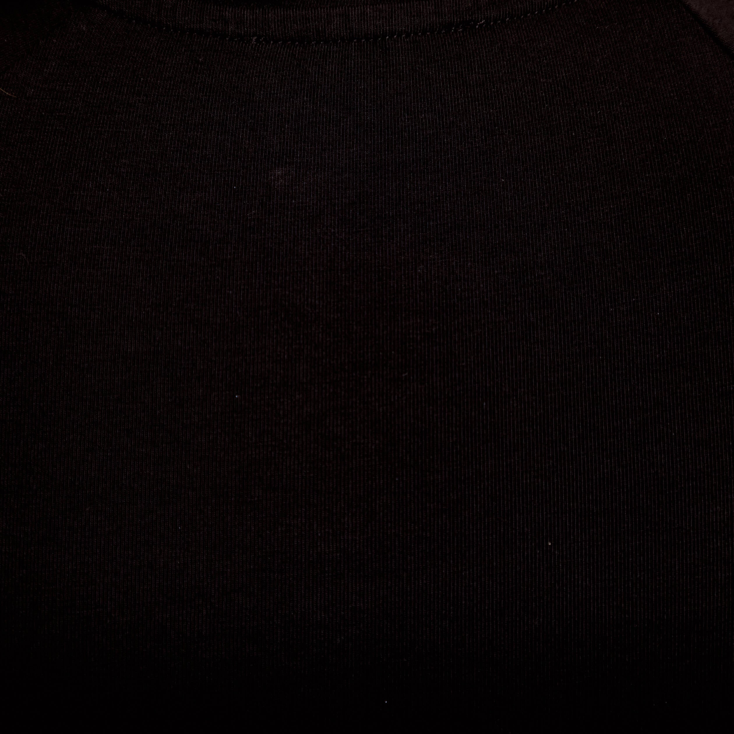 T-shirt ajust&eacute; court col rond noir femme