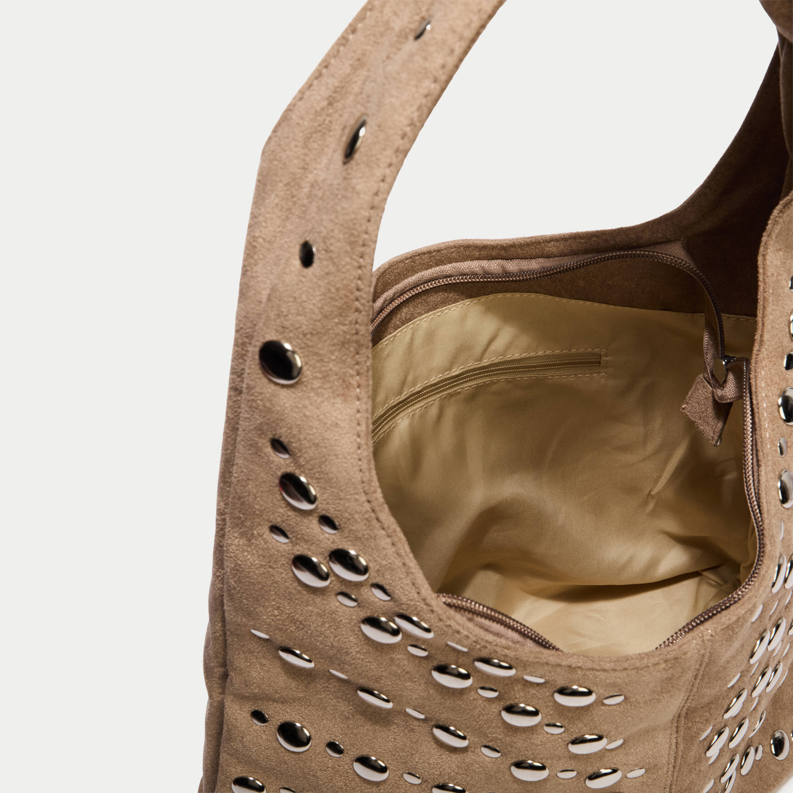 Sac aspect daim d&eacute;tails clout&eacute;s beige femme