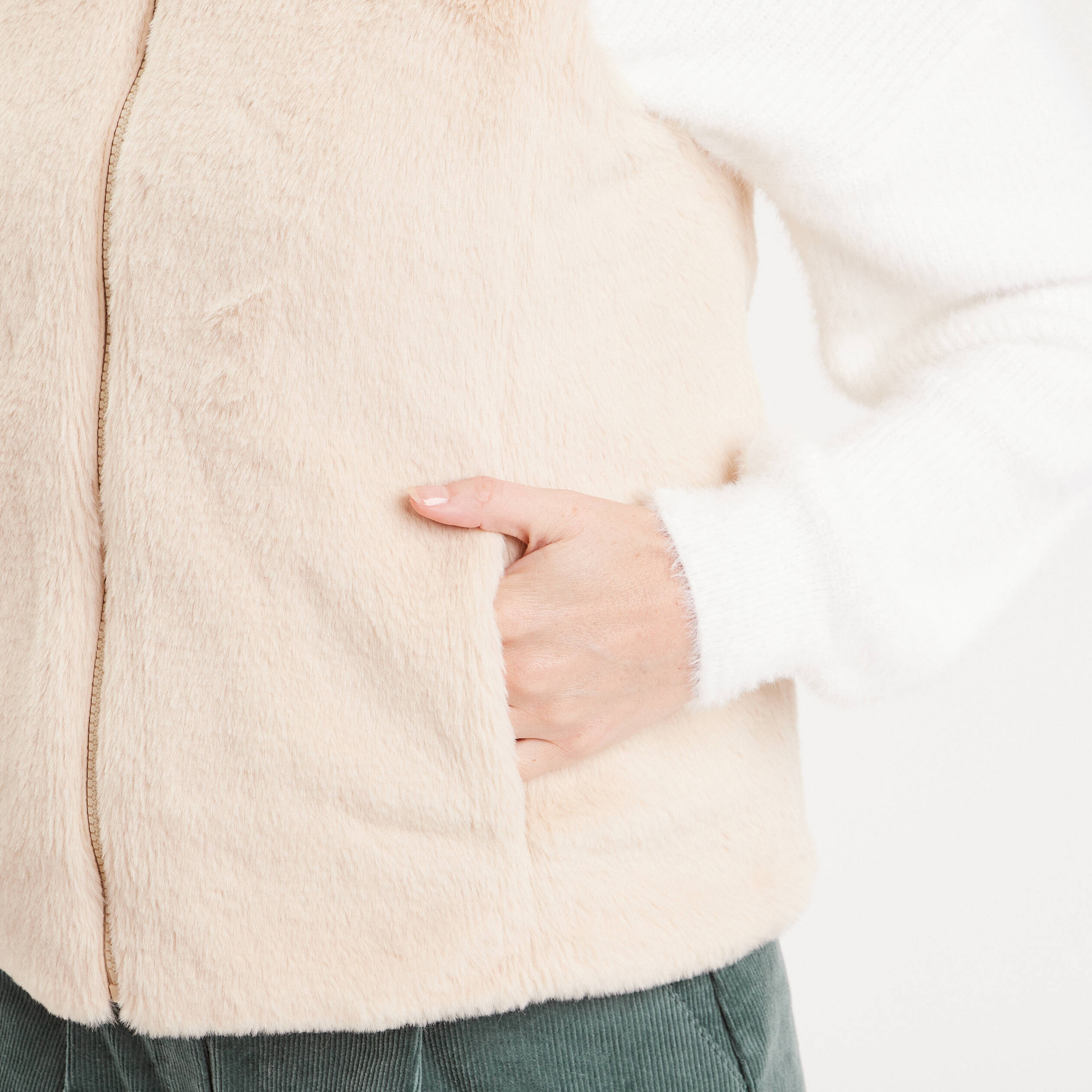 Veste courte ajust&eacute;e sans manches ivoire femme