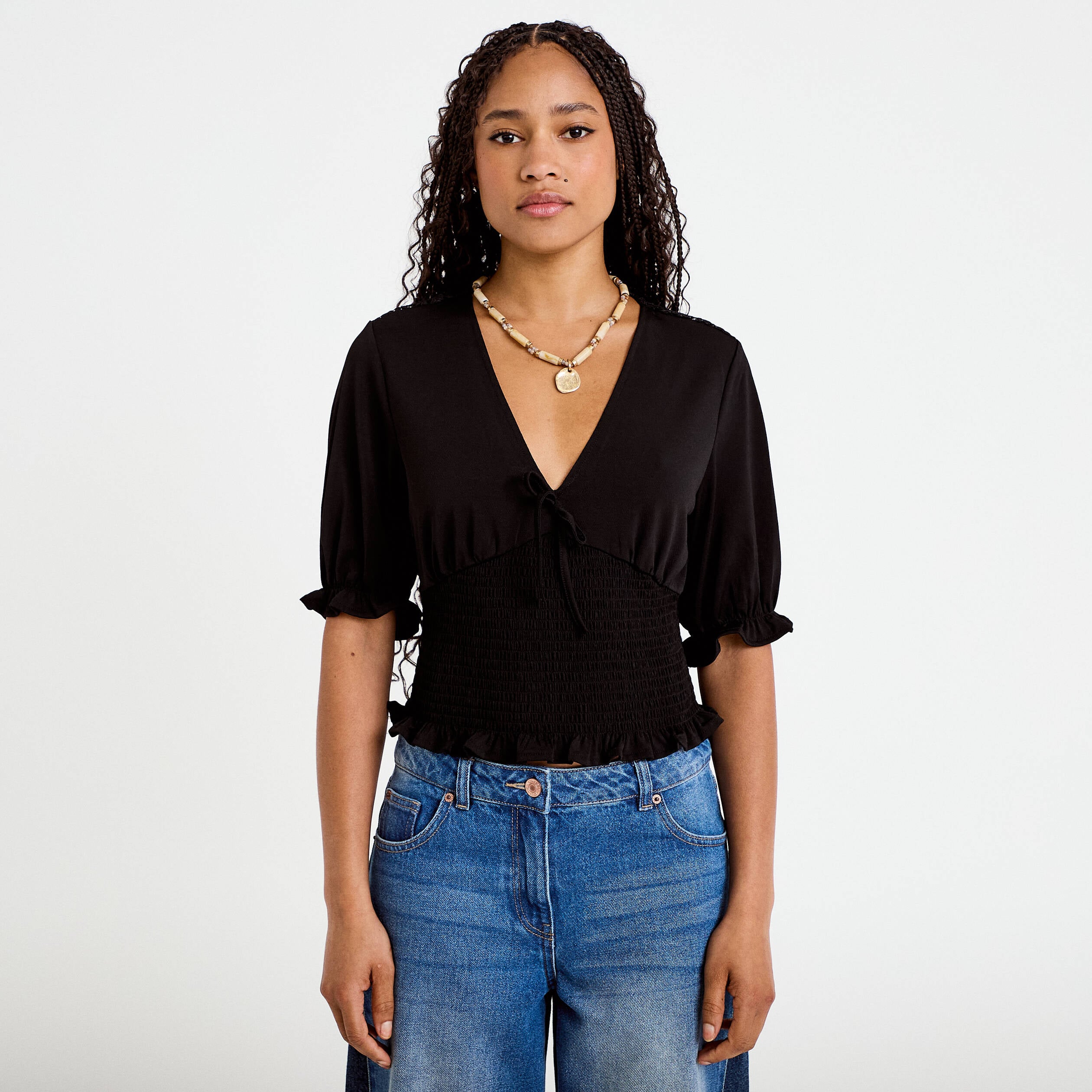 Blouse manches courtes smock&eacute;e noir femme