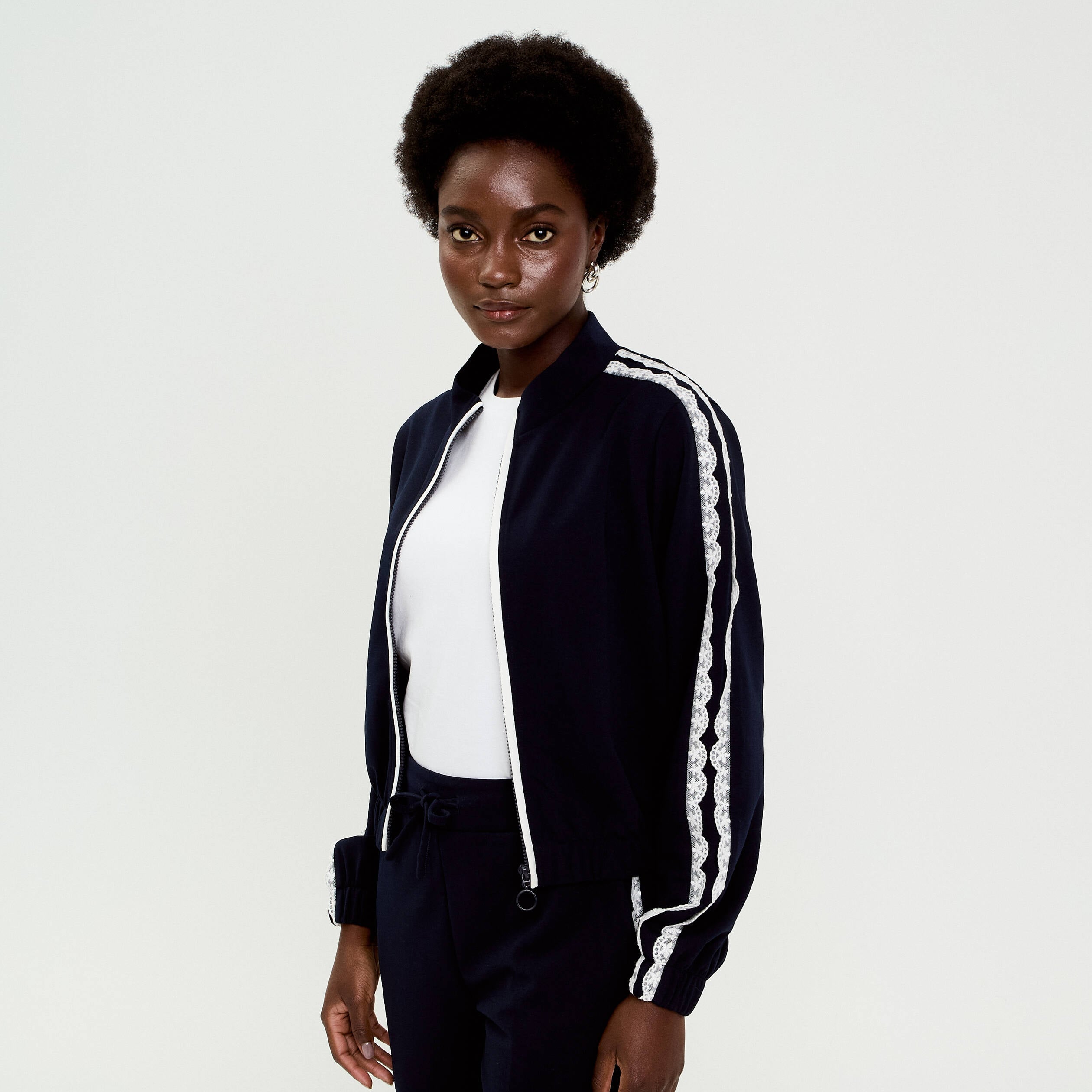 Veste zipp&eacute;e d&eacute;tail dentelle bleu marine femme