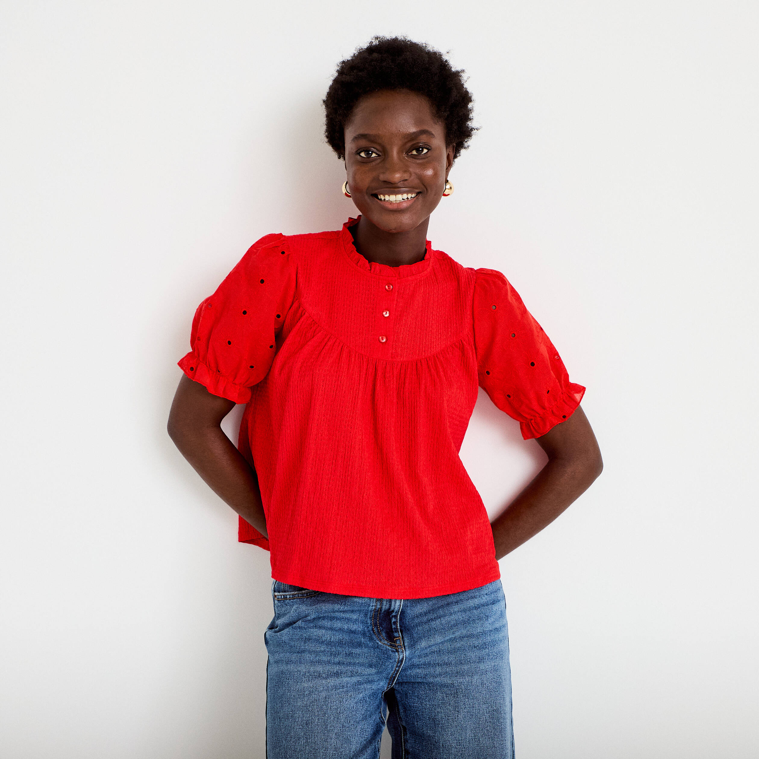 Blouse manches courtes brod&eacute;es rouge femme