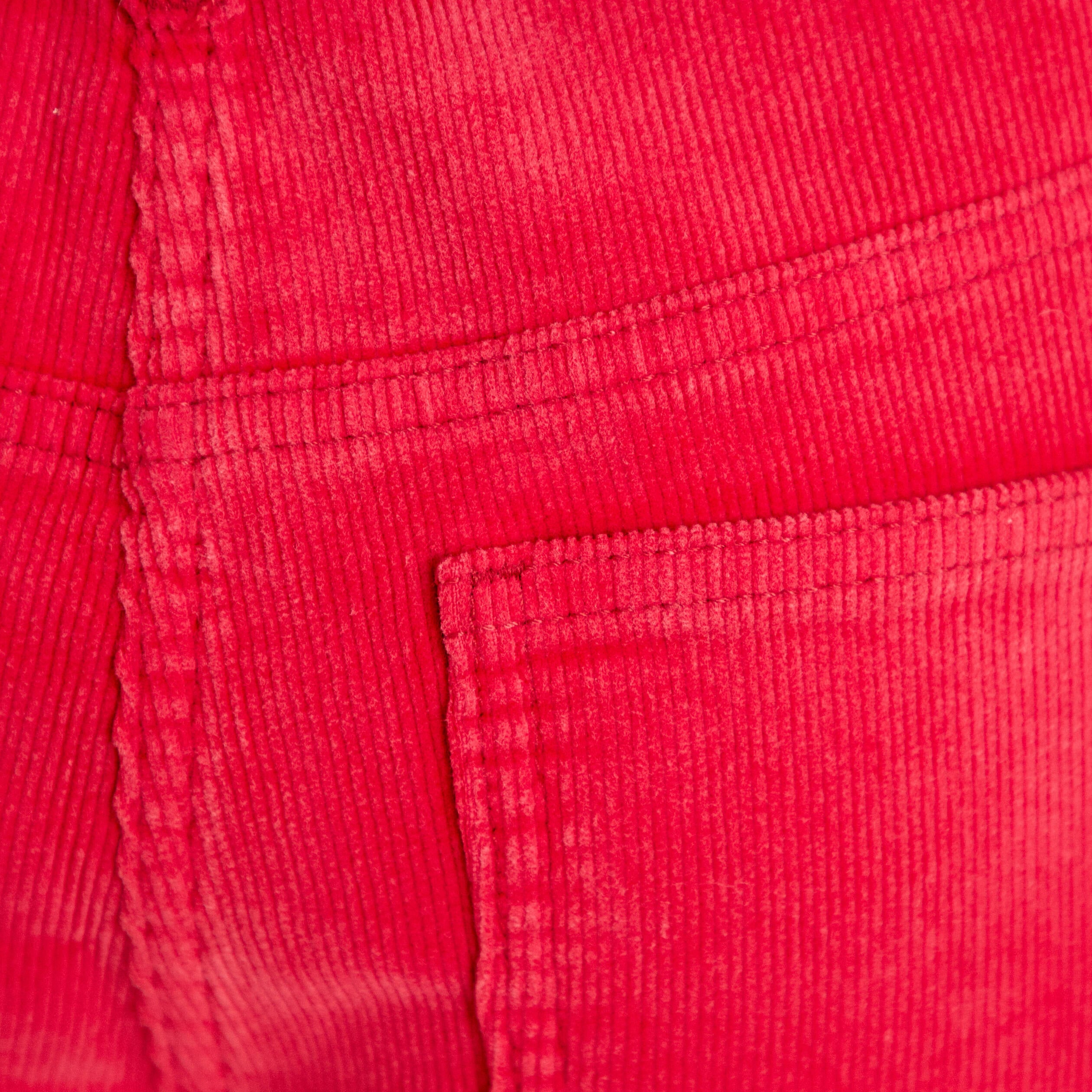 Pantalon droit en velours rouge femme
