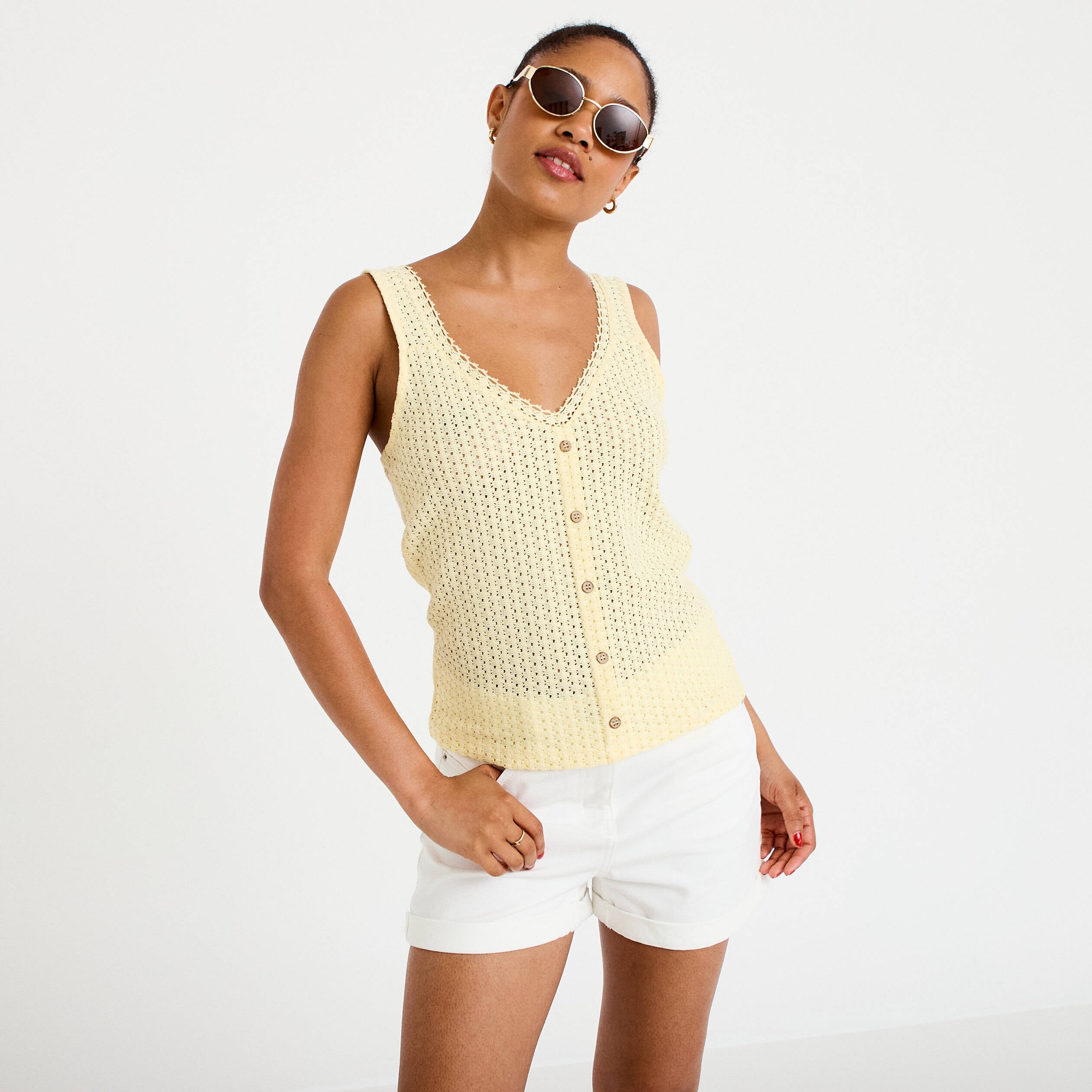 D&eacute;bardeur ajour&eacute; aspect dentelle col v jaune pastel femme