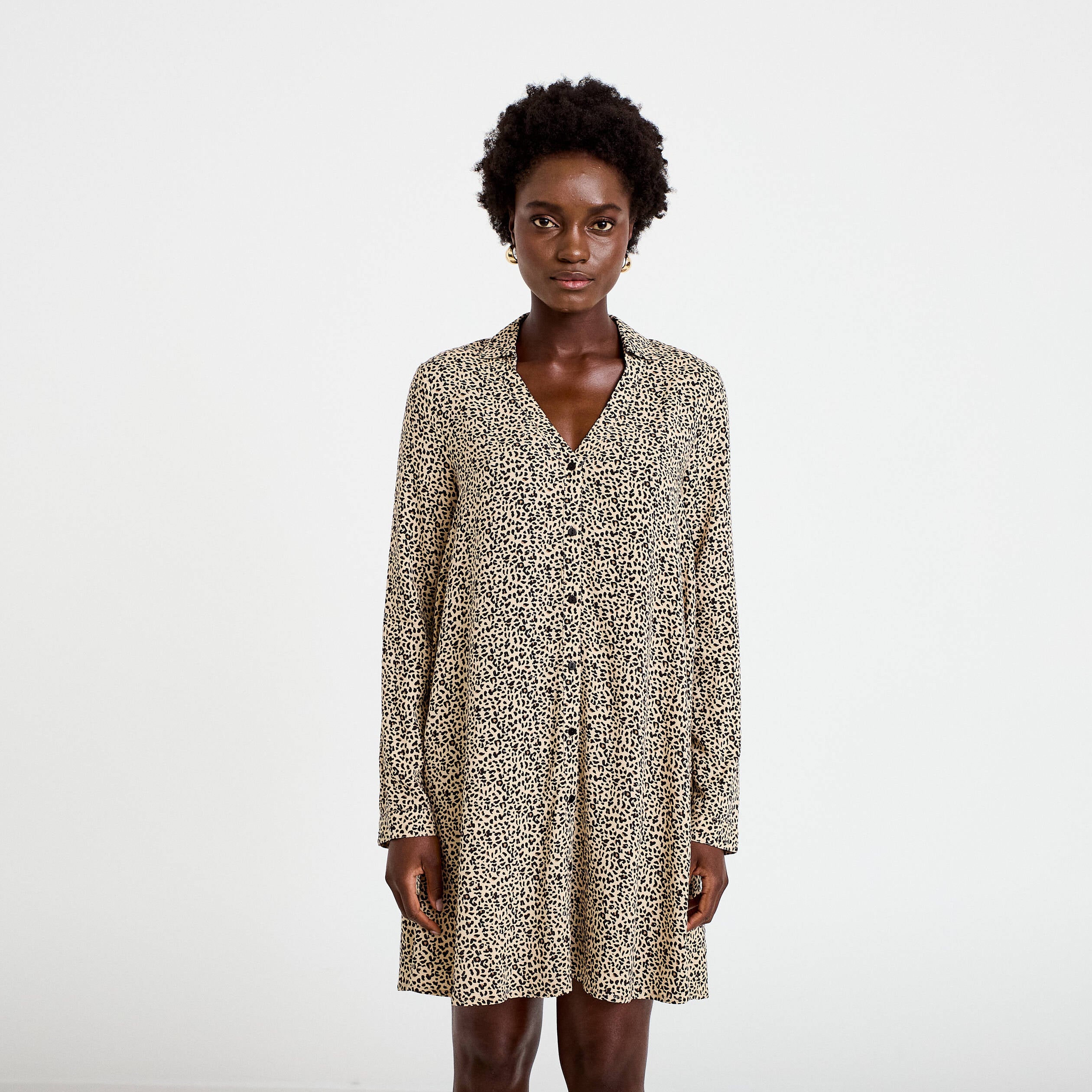 Robe courte &eacute;vas&eacute;e col chemise ecru femme