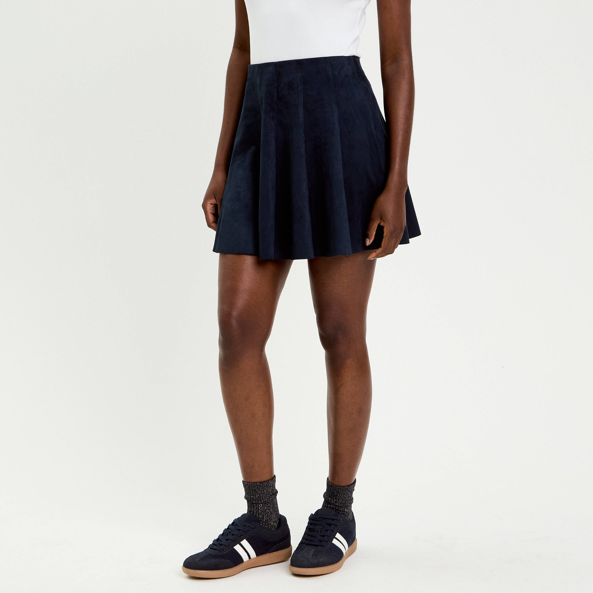 Jupe courte &eacute;vas&eacute;e aspect daim bleu marine femme