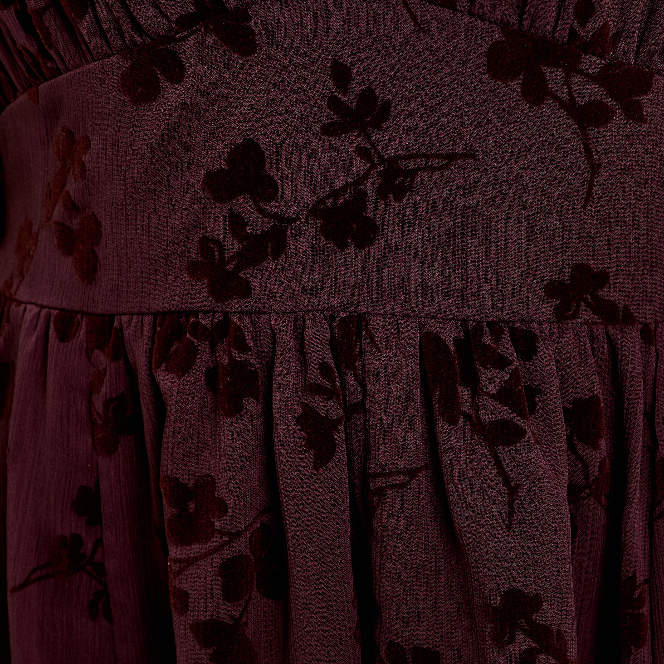 Robe courte &eacute;vas&eacute;e col v manches longues marron cognac femme