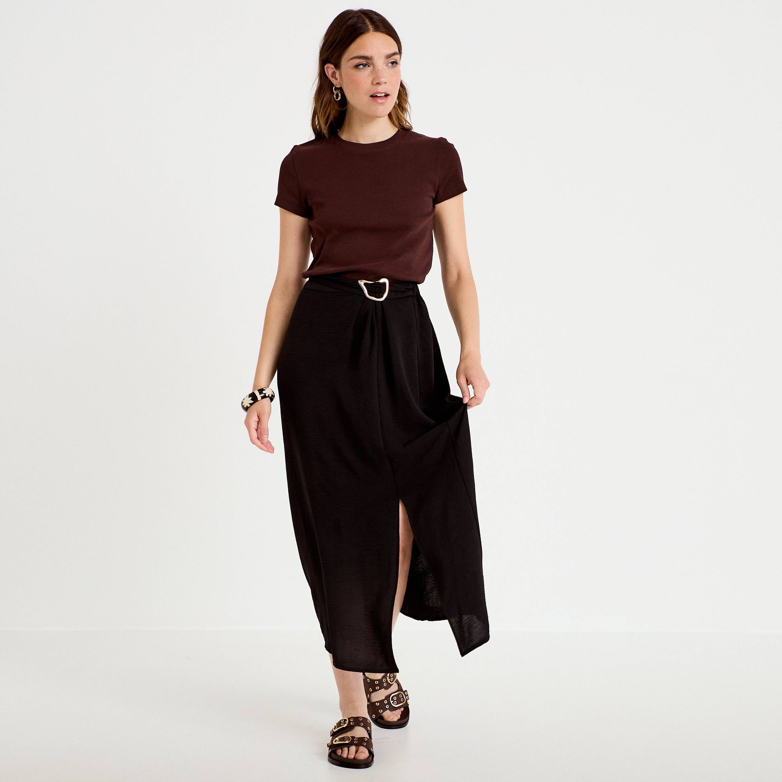 Jupe longue pliss&eacute;e avec bijou noir femme