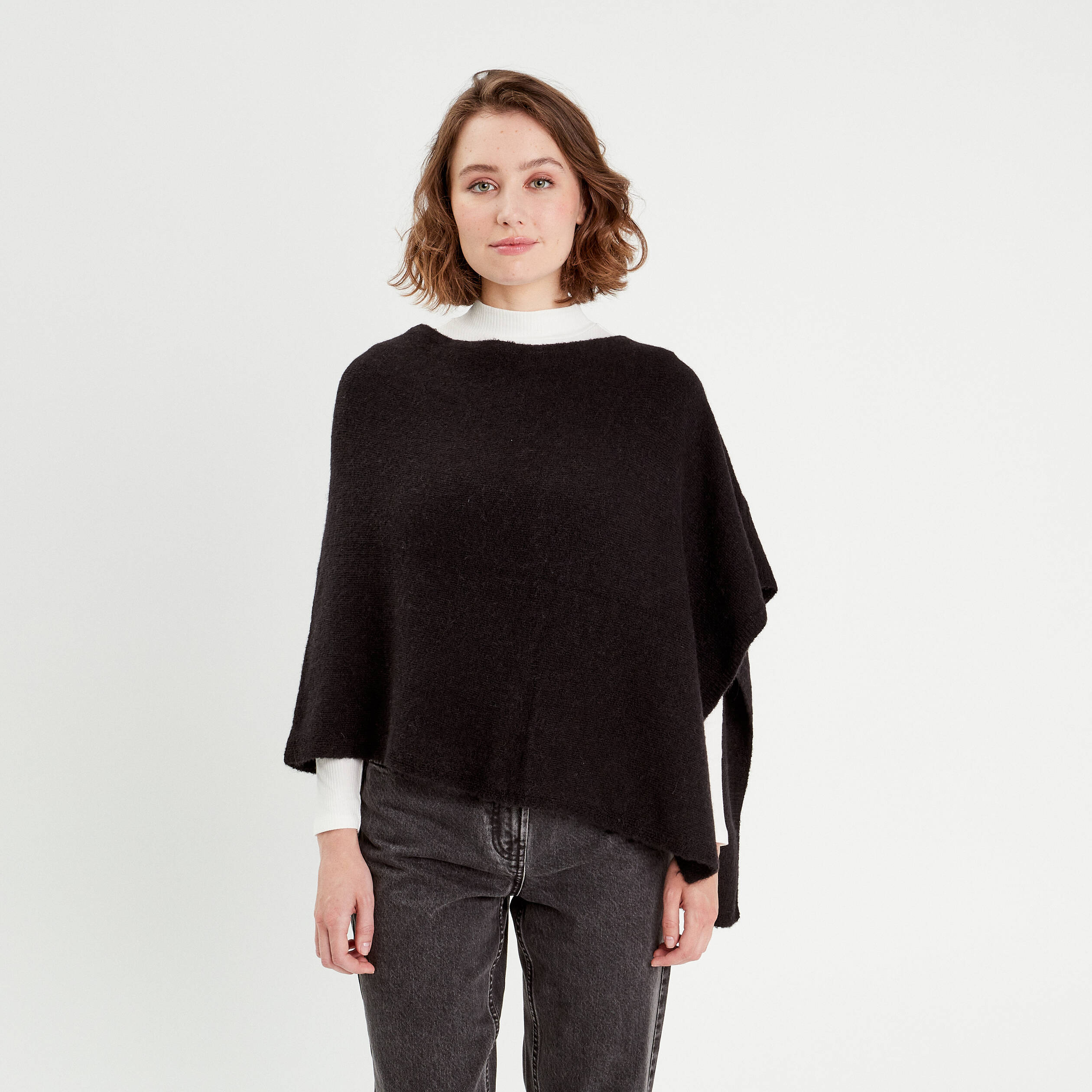 Poncho asym&eacute;trique noir femme
