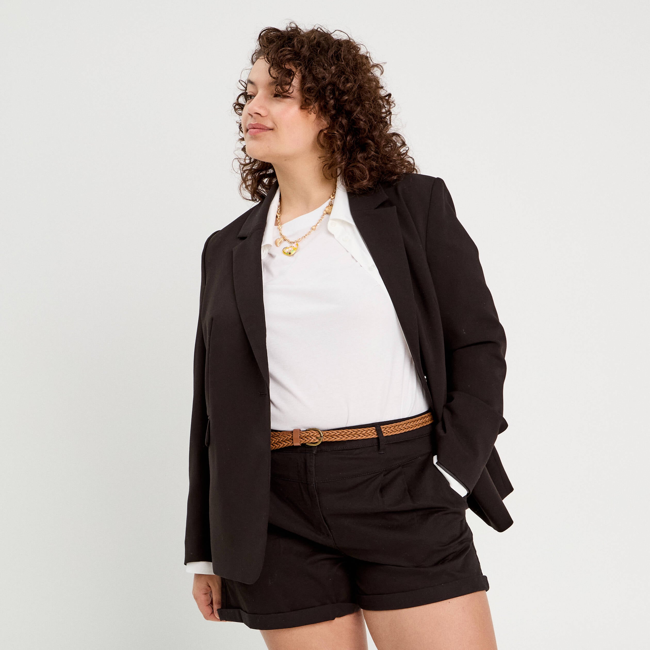 Short chino ceintur&eacute; noir femme