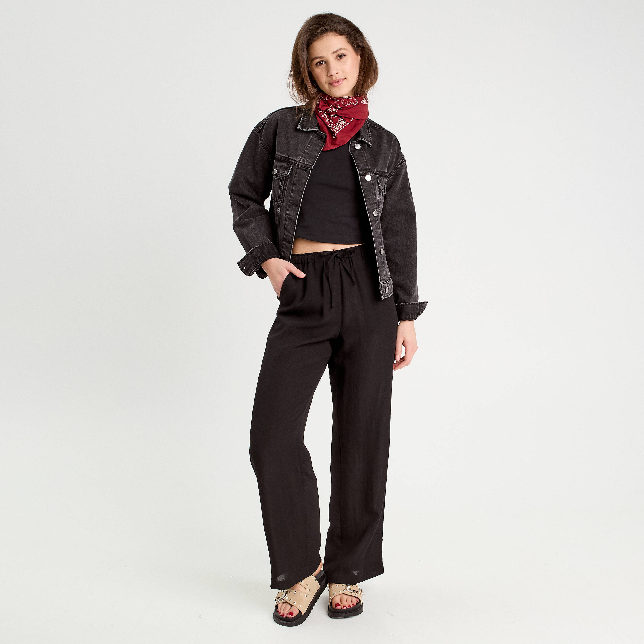 Pantalon large taille haute en cr&ecirc;pe noir femme