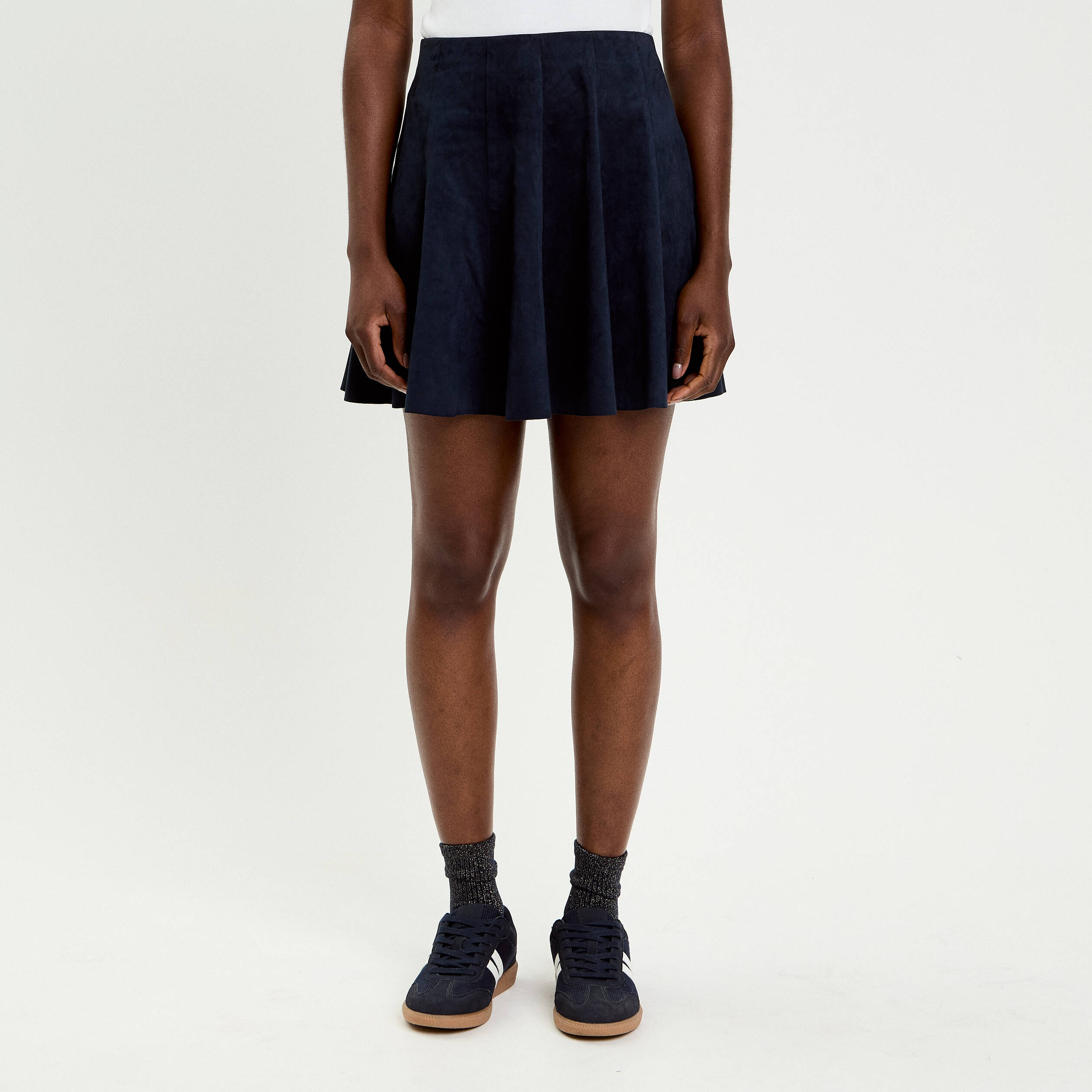 Jupe courte &eacute;vas&eacute;e aspect daim bleu marine femme