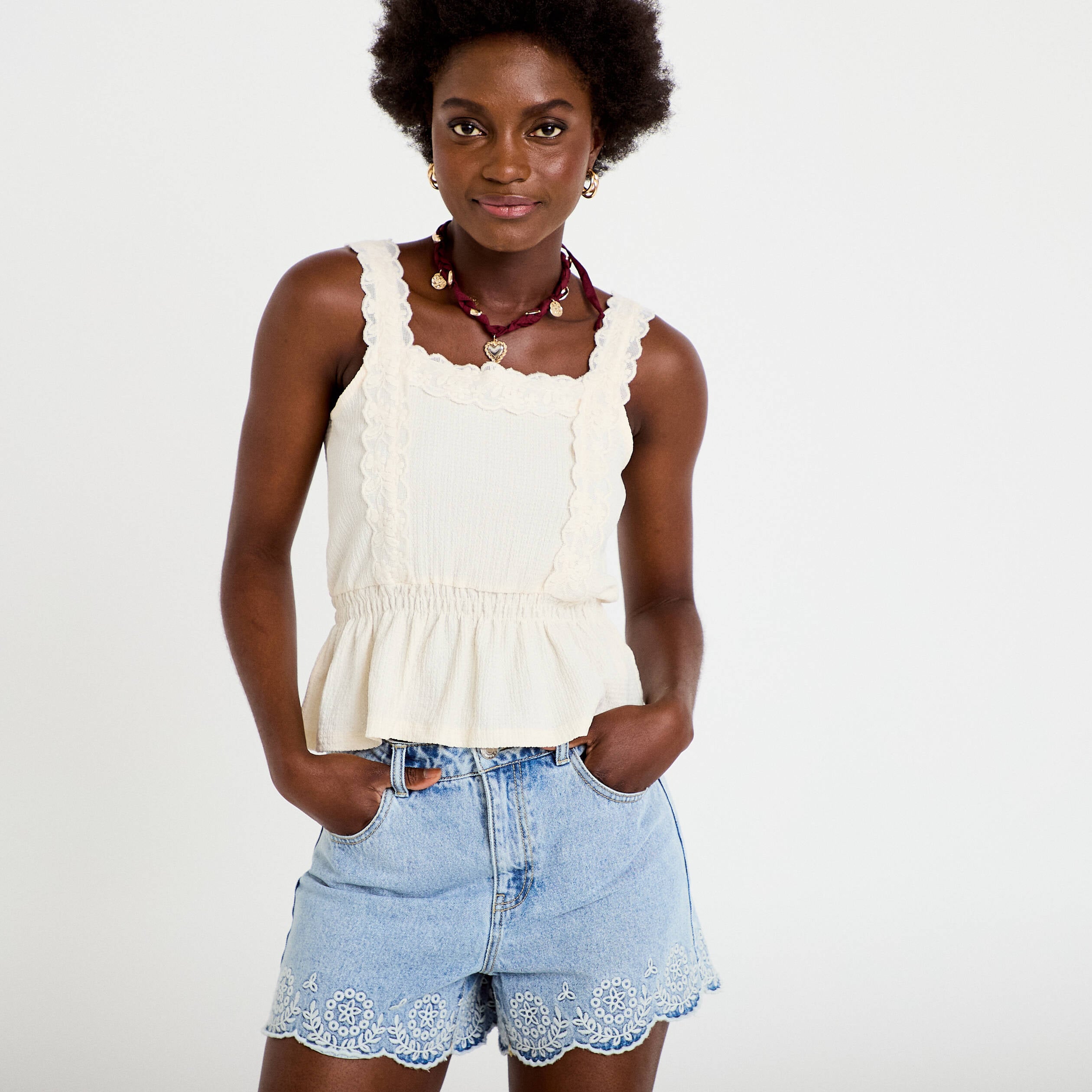 Short en jean avec broderie denim bleach femme