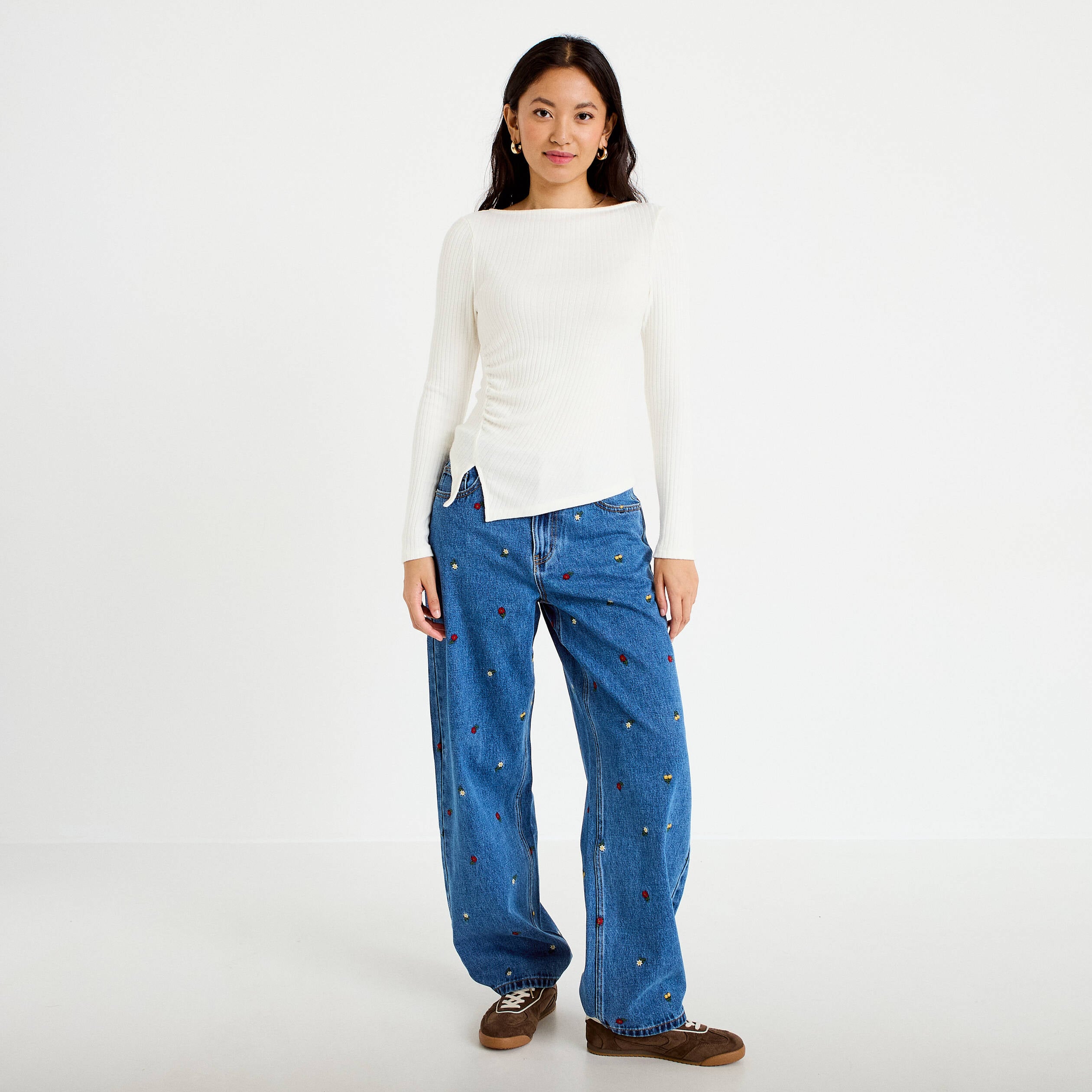 Jean avec broderie bleu femme