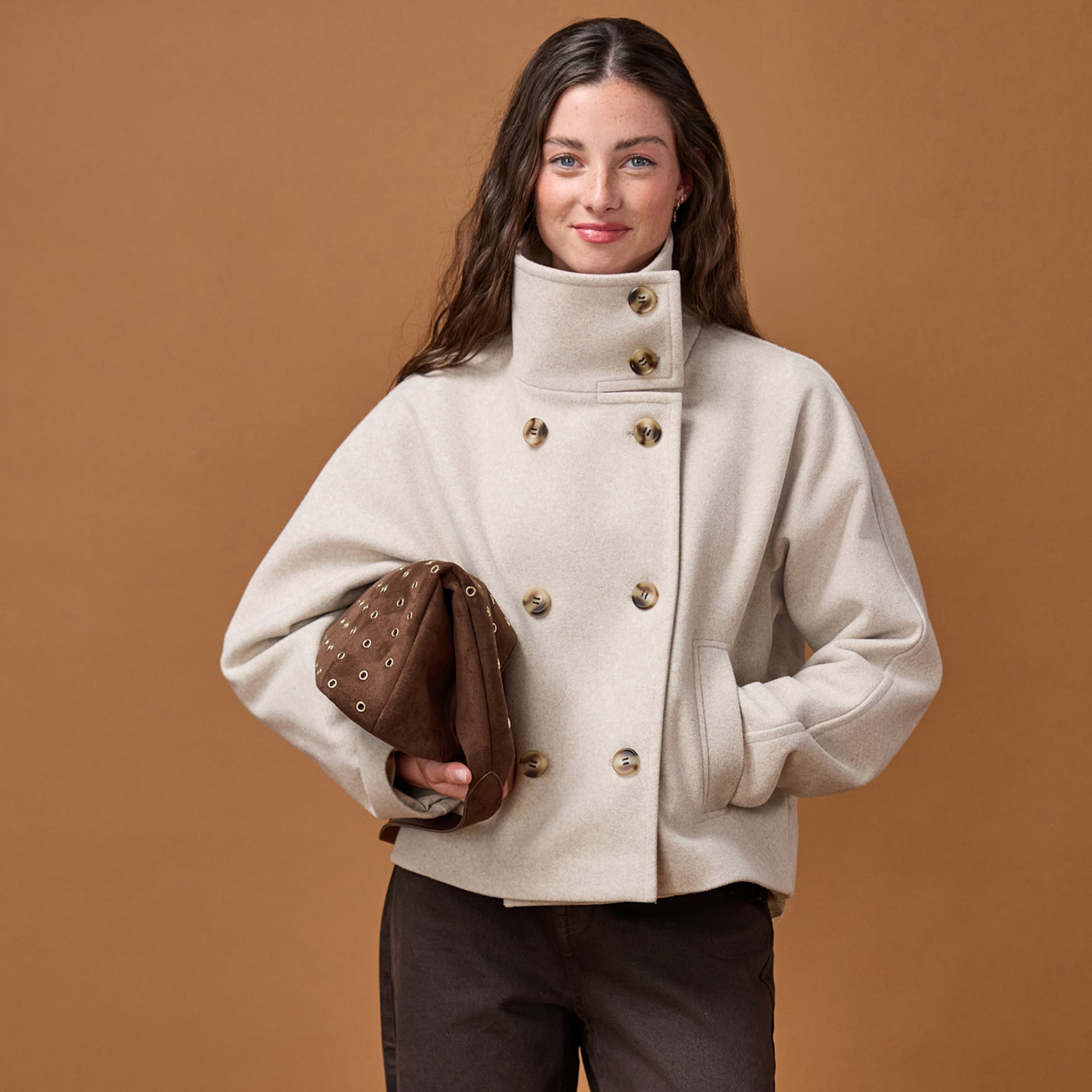 Veste chin&eacute;e col montant manches longues beige femme