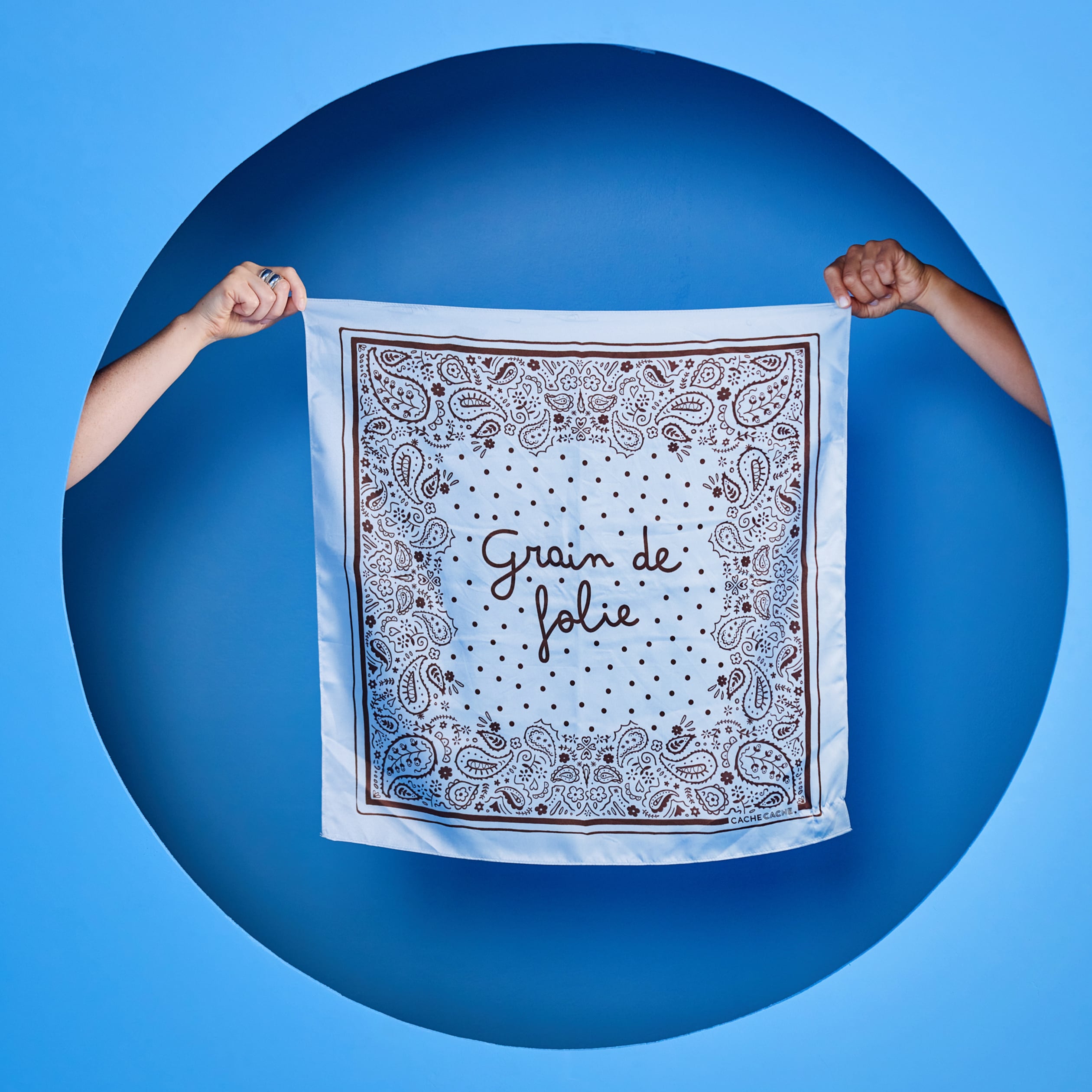 Foulard satin&eacute; soyeux bleu ciel femme