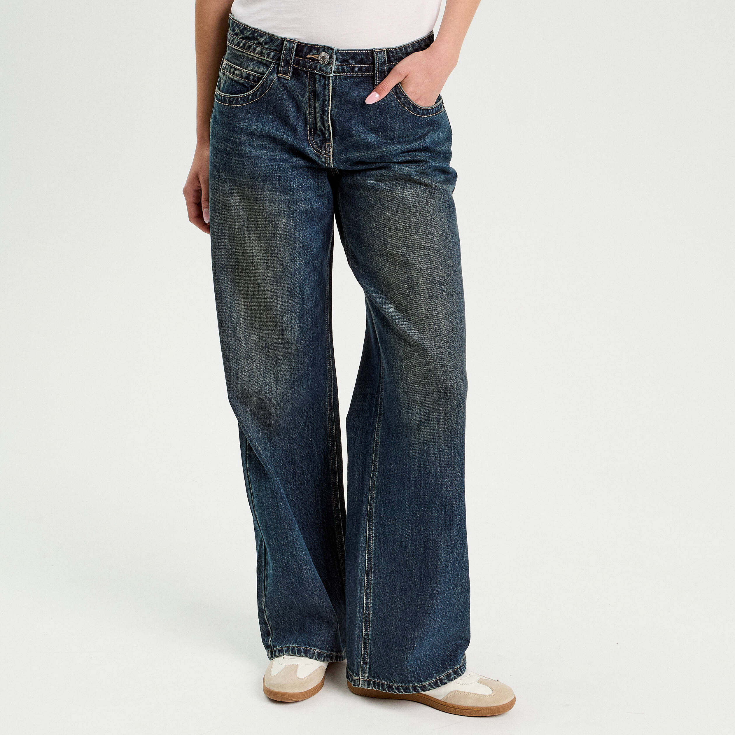 Jean Droit Brut BEL AIR Taille Basse – Taille 36 Femme – Coupe Droite, Délavage Brut – Occasion Très Bon état