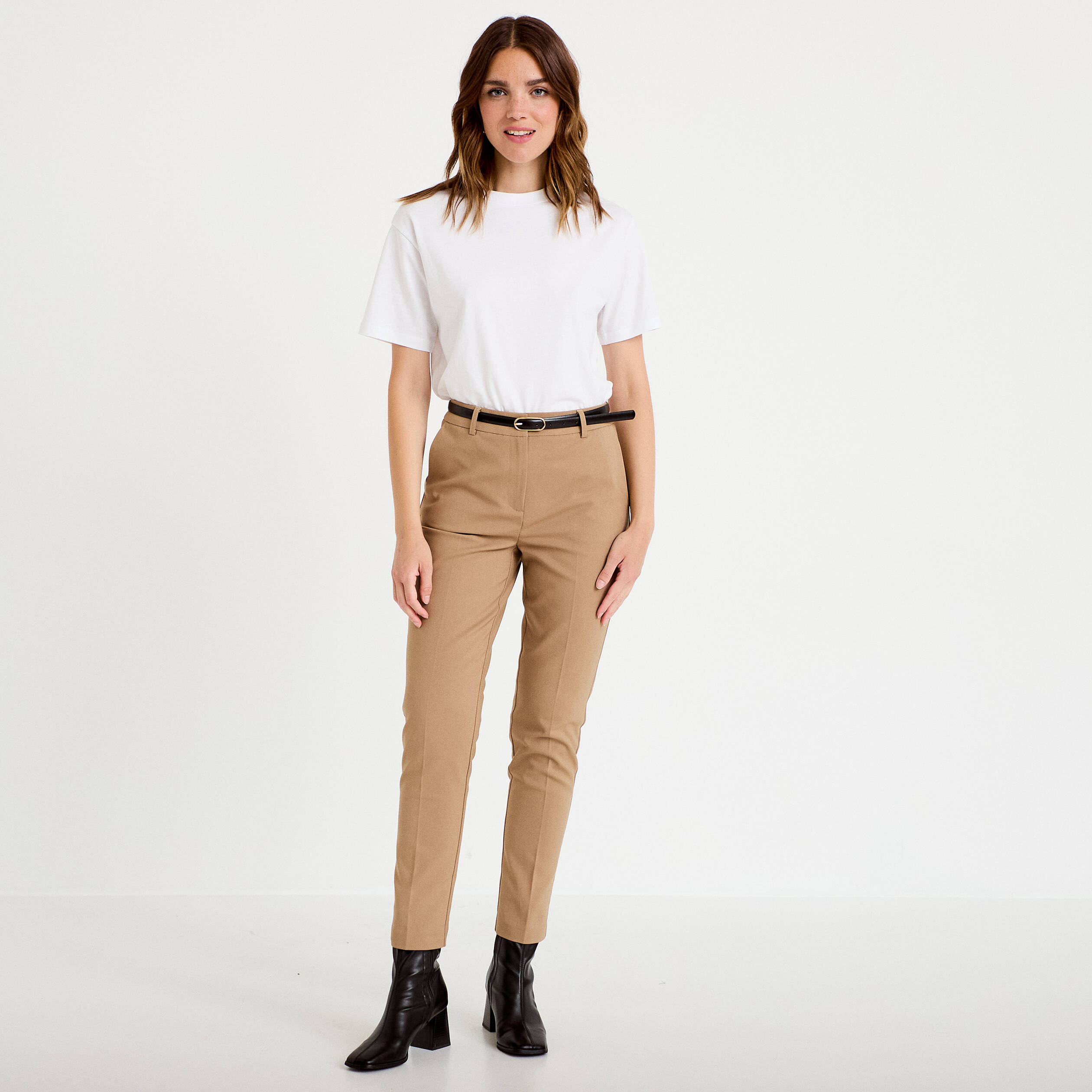 Pantalon cigarette ceintur&eacute; beige femme