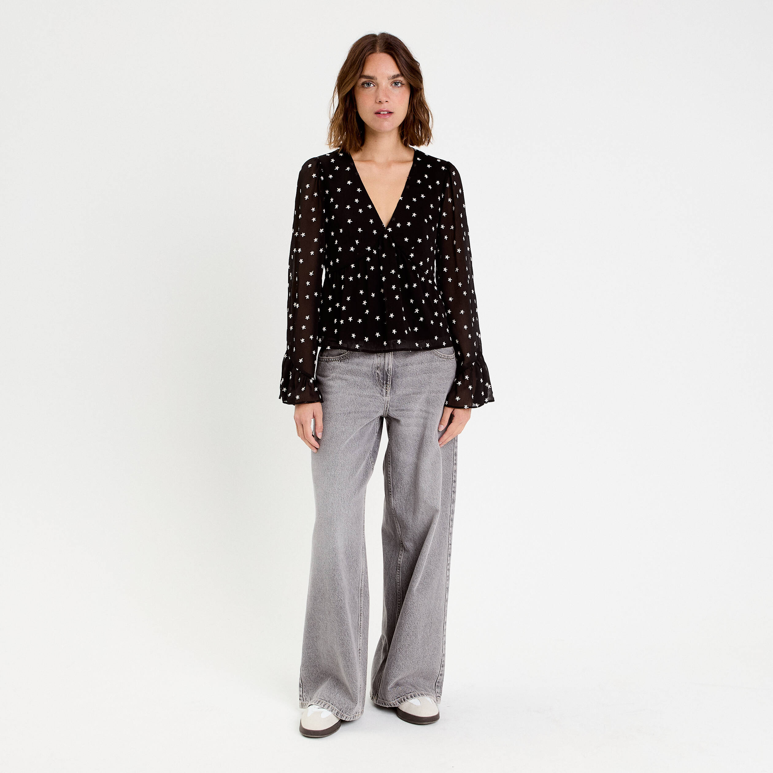 Blouse brod&eacute;e volant&eacute;e noir femme