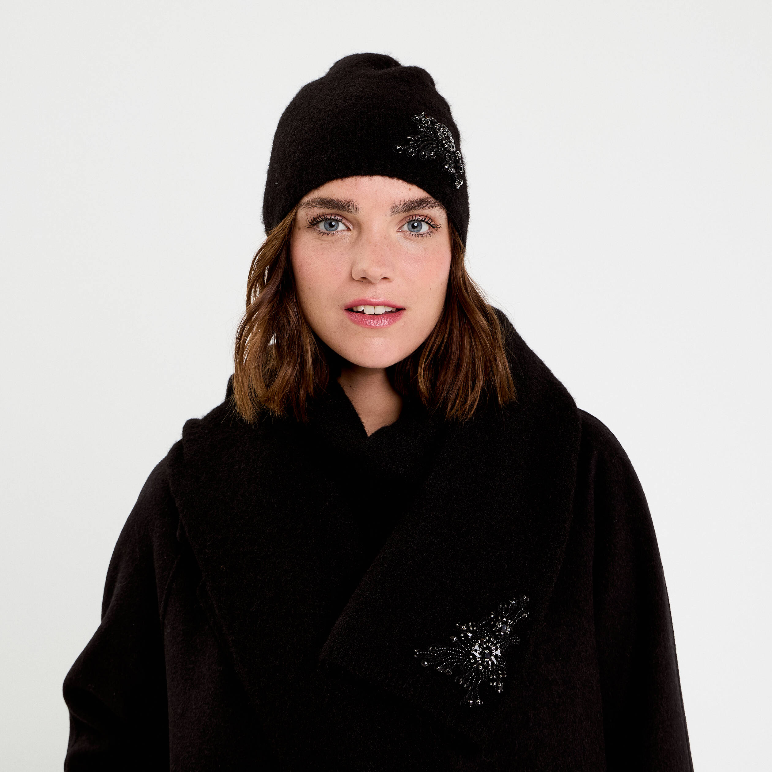 Ensemble bonnet et &eacute;charpe pr&ecirc;t &agrave; offrir noir femme