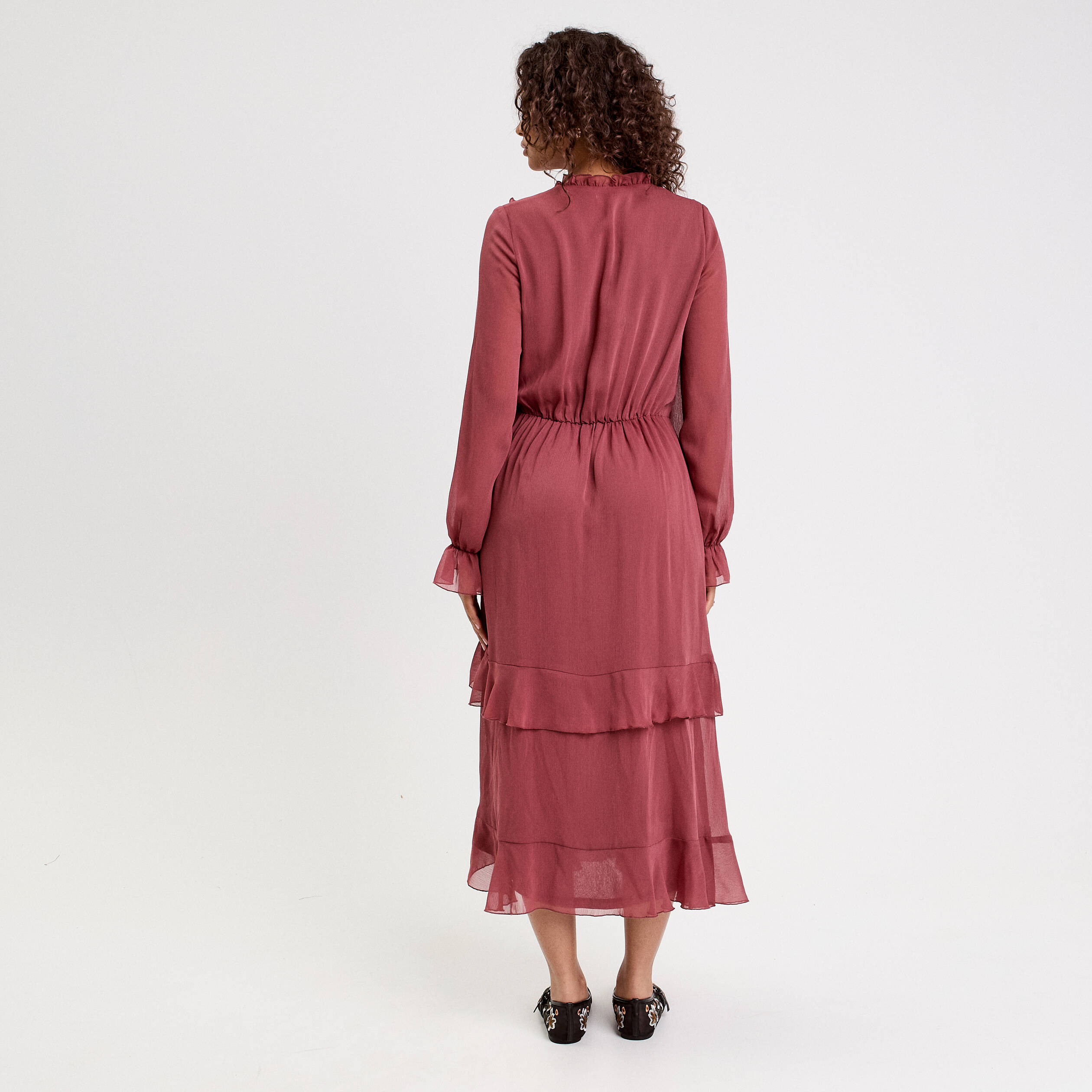 Robe longue &eacute;vas&eacute;e volants vieux rose femme