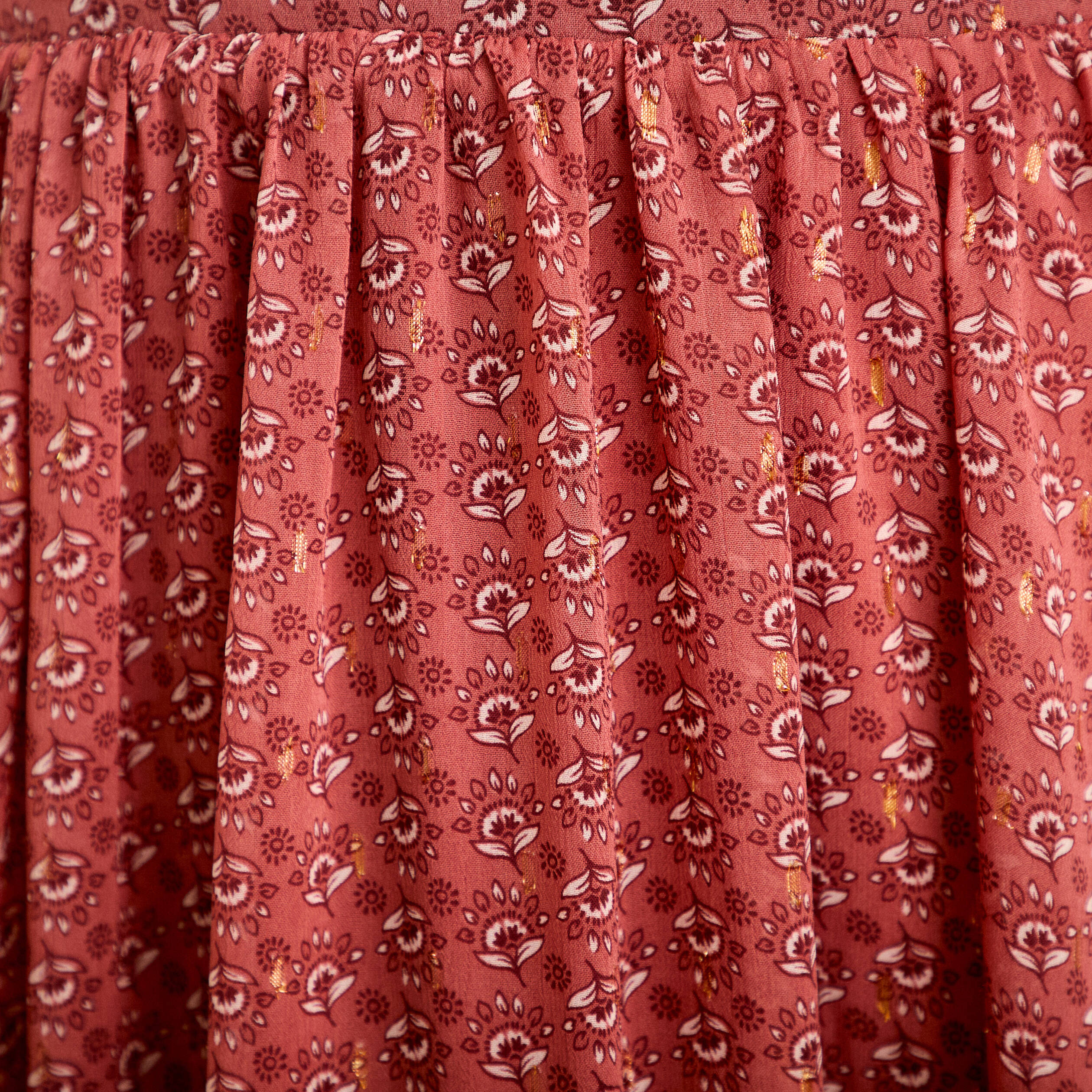 Robe longue &eacute;vas&eacute;e col v voile rouge femme