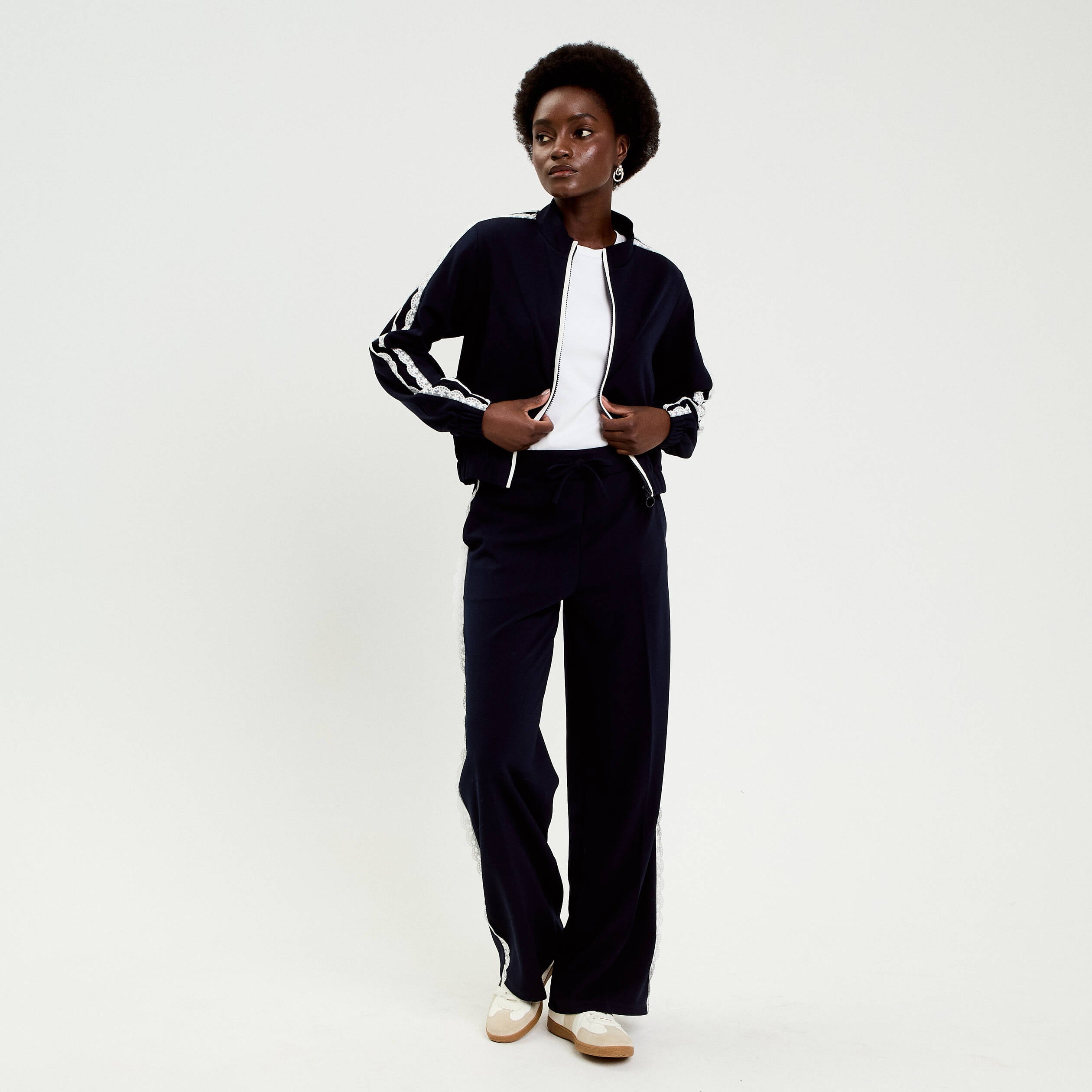 Veste zipp&eacute;e d&eacute;tail dentelle bleu marine femme