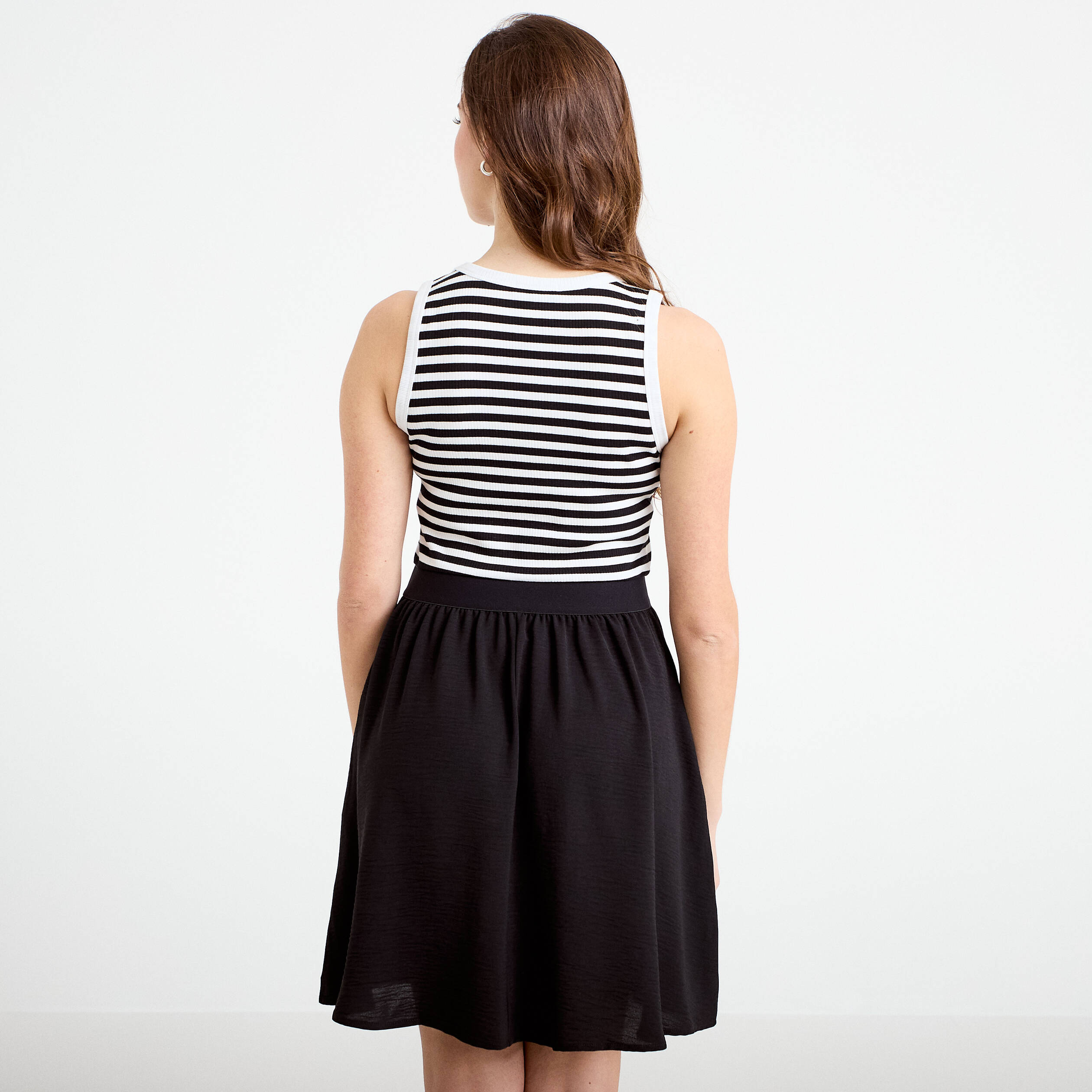 Robe courte &eacute;vas&eacute;e sans manches col rond bleu marine femme
