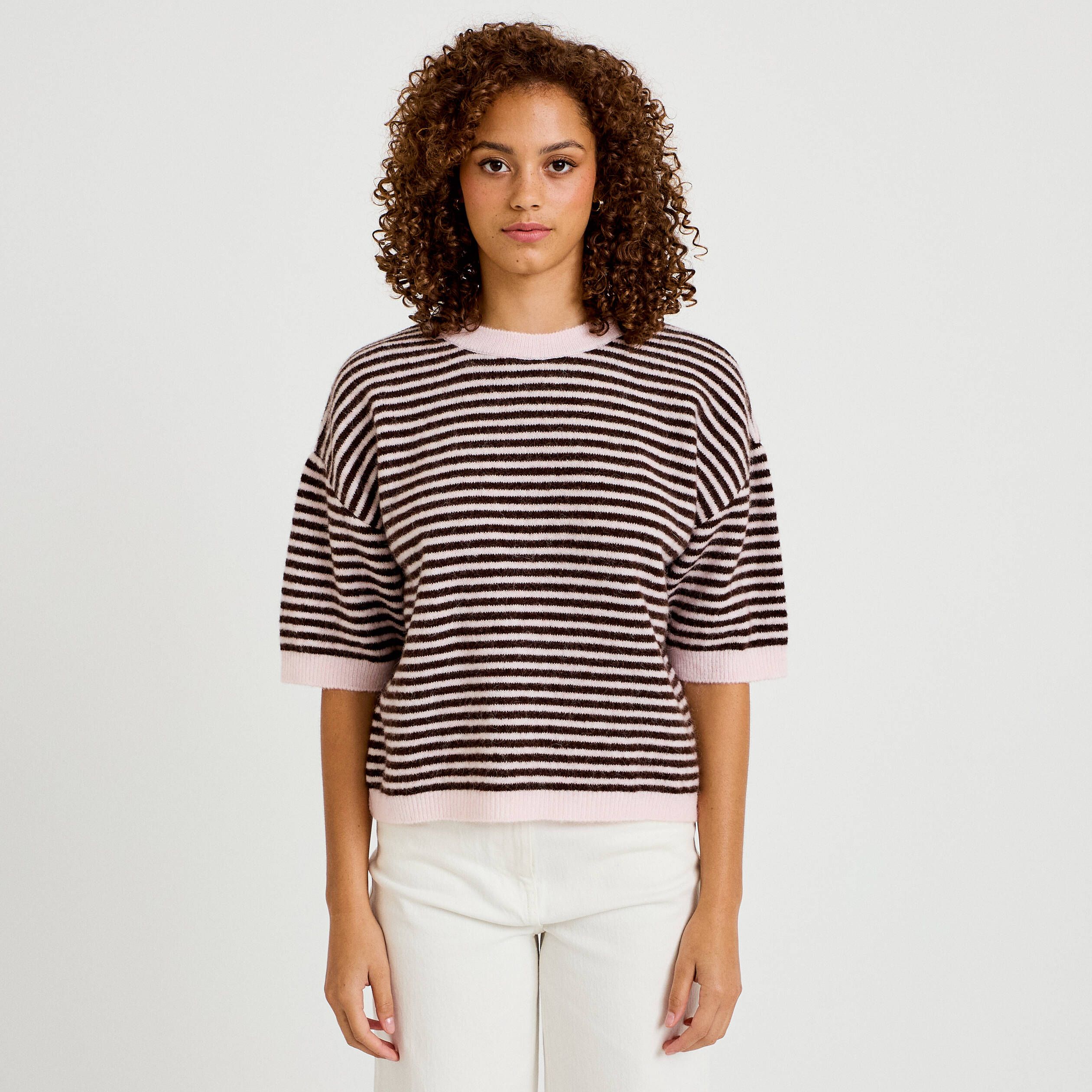 Pull ample duveteux manches courtes rose clair femme