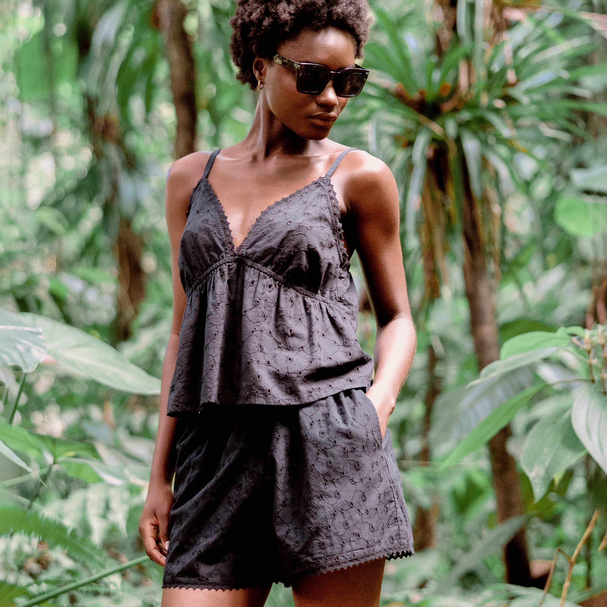 Short avec broderie noir femme