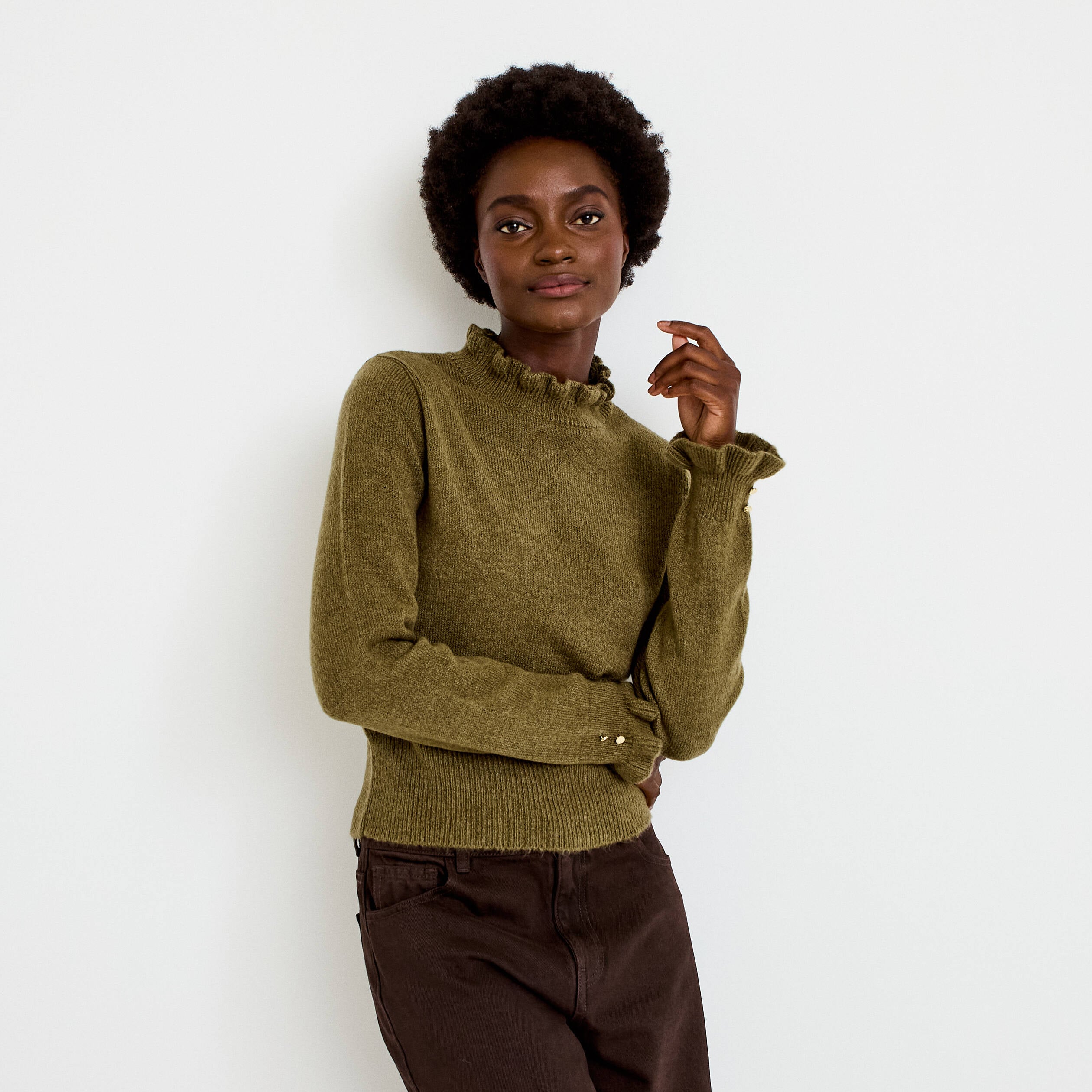 Pull ajust&eacute; col montant manches longues vert kaki femme