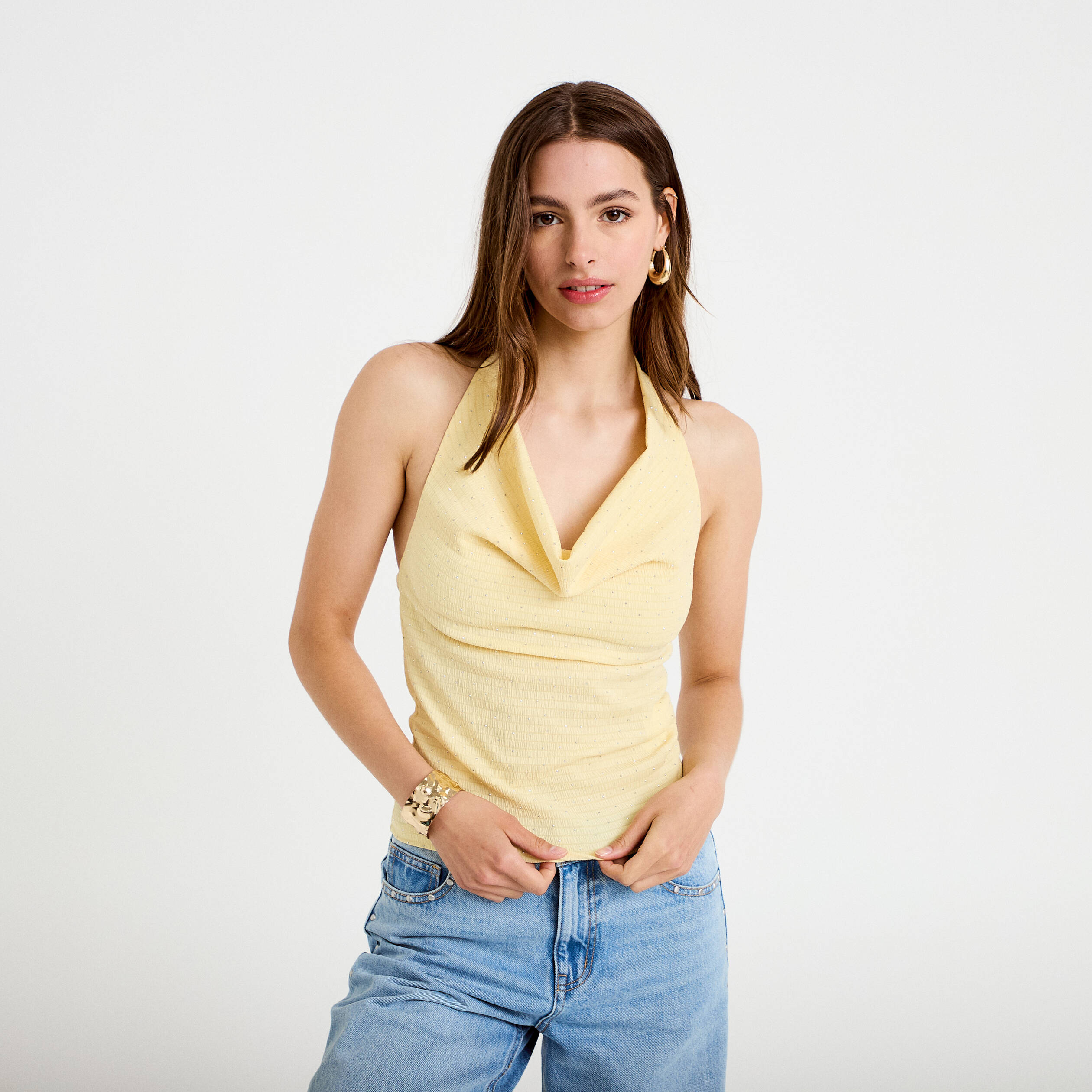 Top ajust&eacute; sans manches col b&eacute;nitier jaune pastel femme
