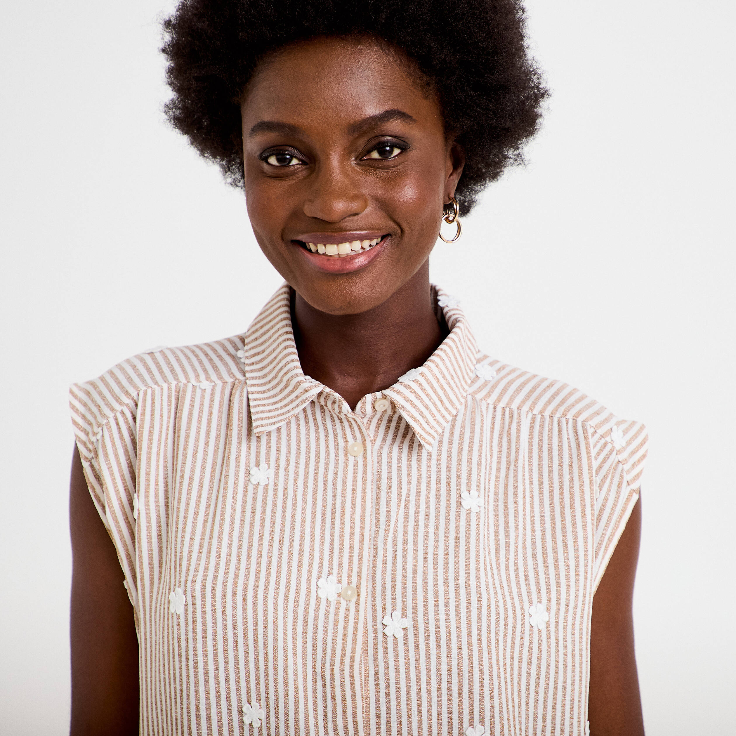 Blouse sans manches col classique marron femme