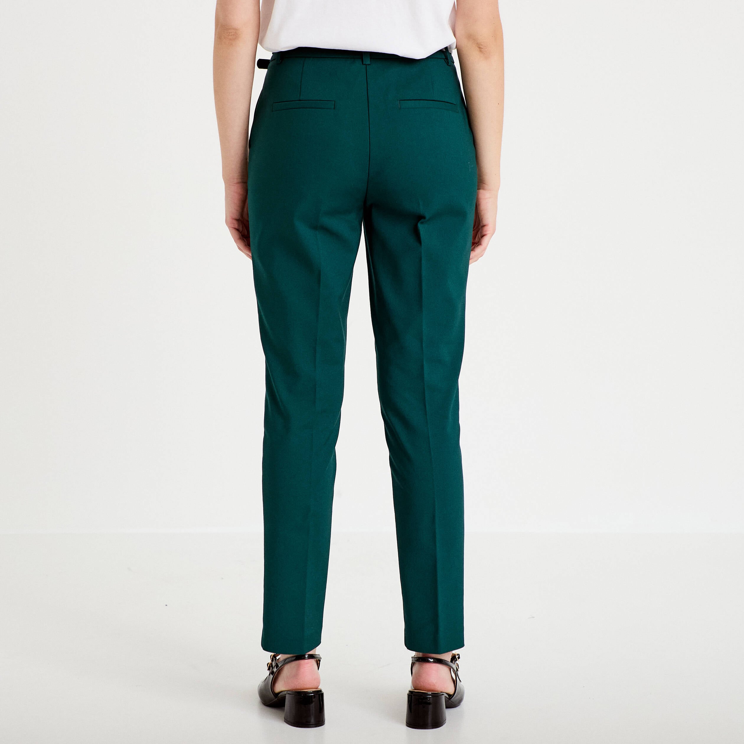 Pantalon cigarette ceintur&eacute; vert fonc&eacute; femme