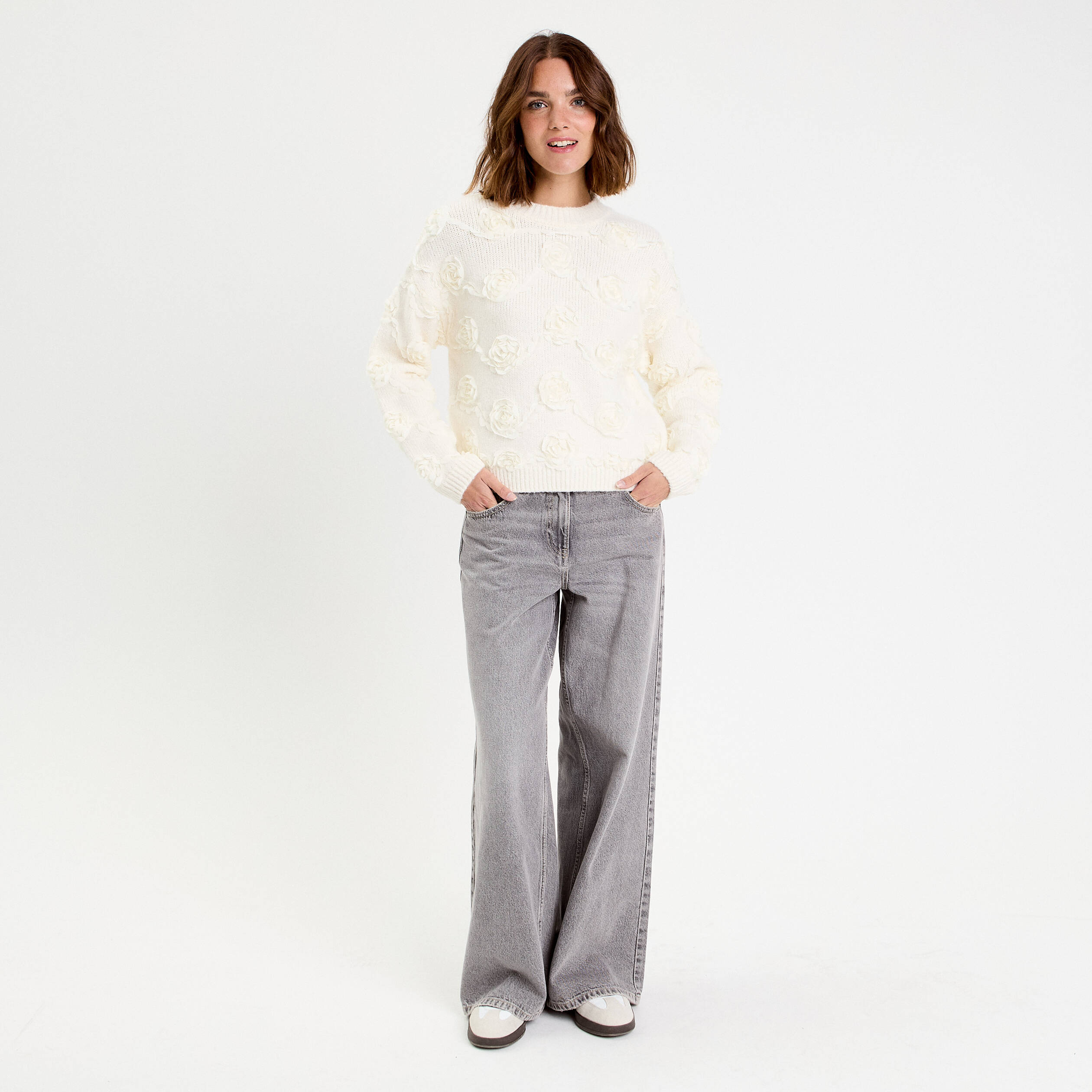 Pull fleurs en relief ecru femme