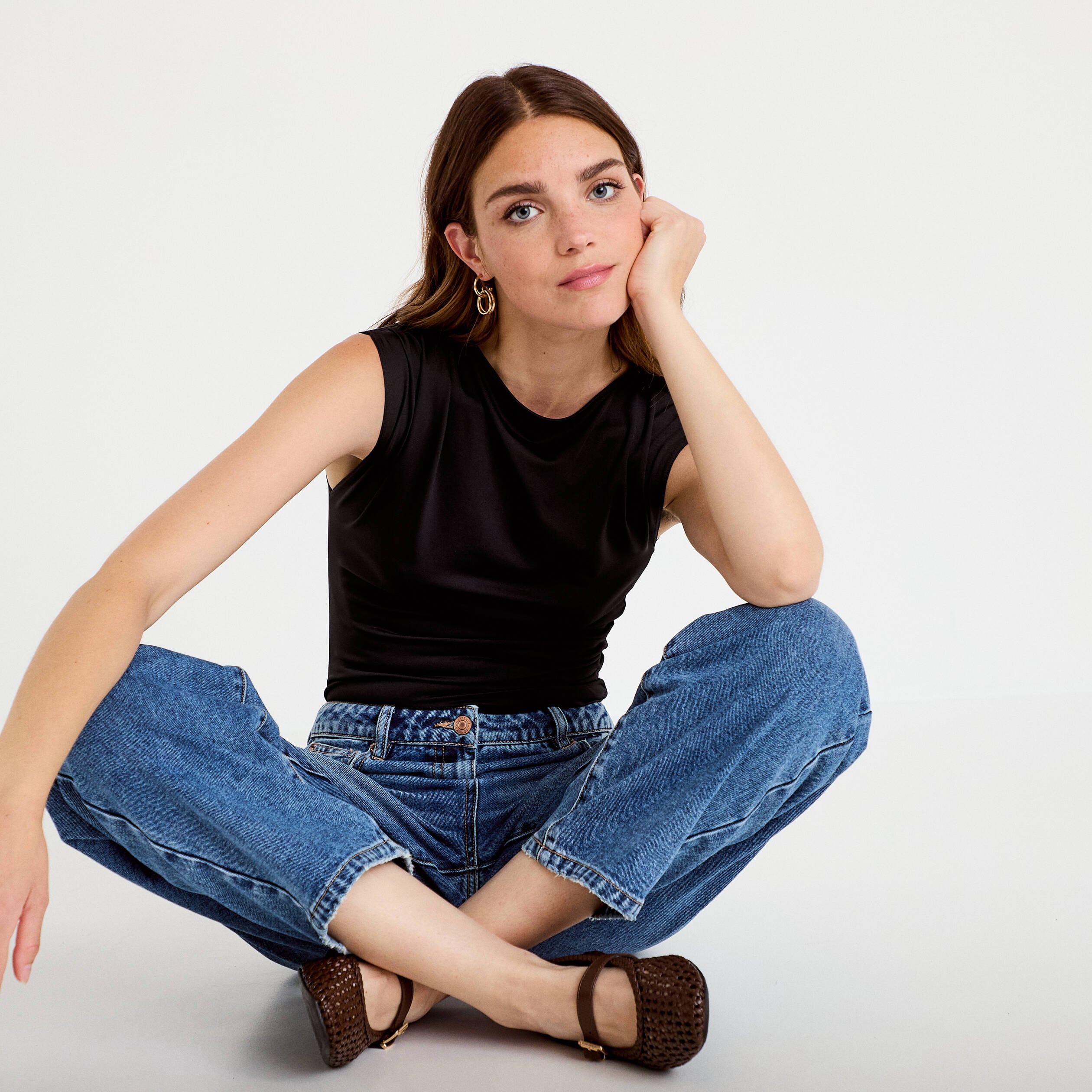 Body ajust&eacute; d&eacute;collet&eacute; sans manches noir femme