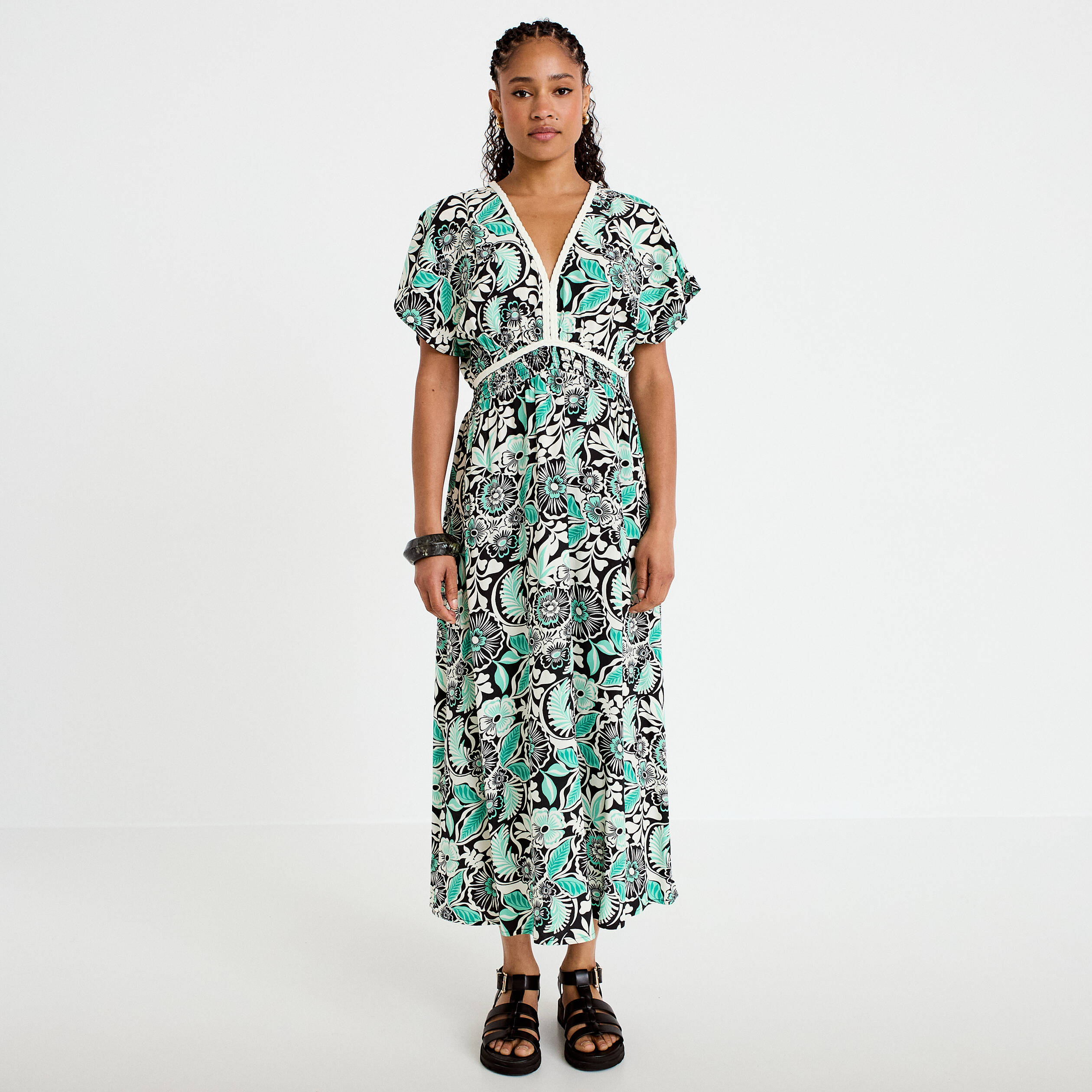 Robe &eacute;vas&eacute;e 3/4 col v manches courtes noir femme