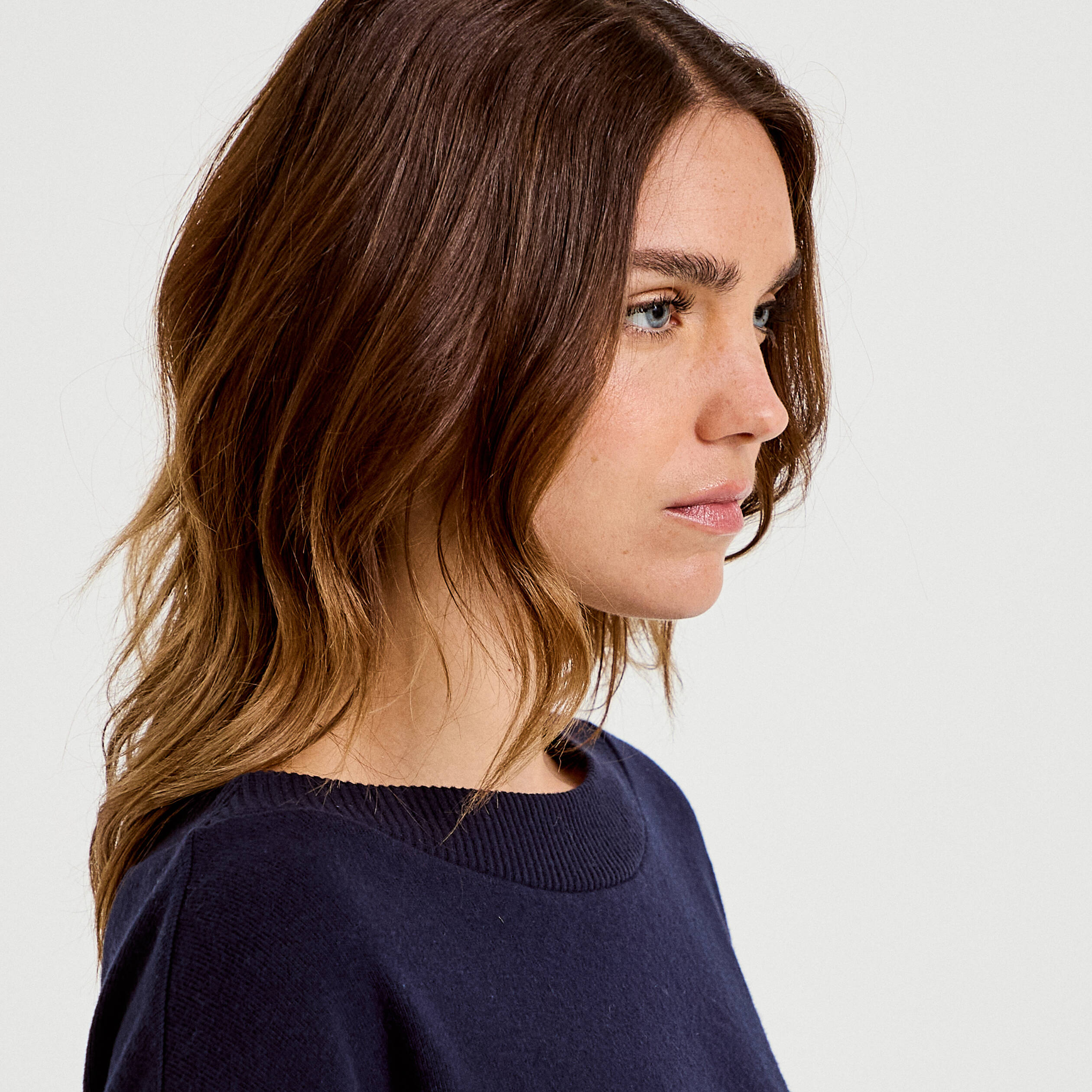 Sweat duveteux col rond manches longues bleu marine femme