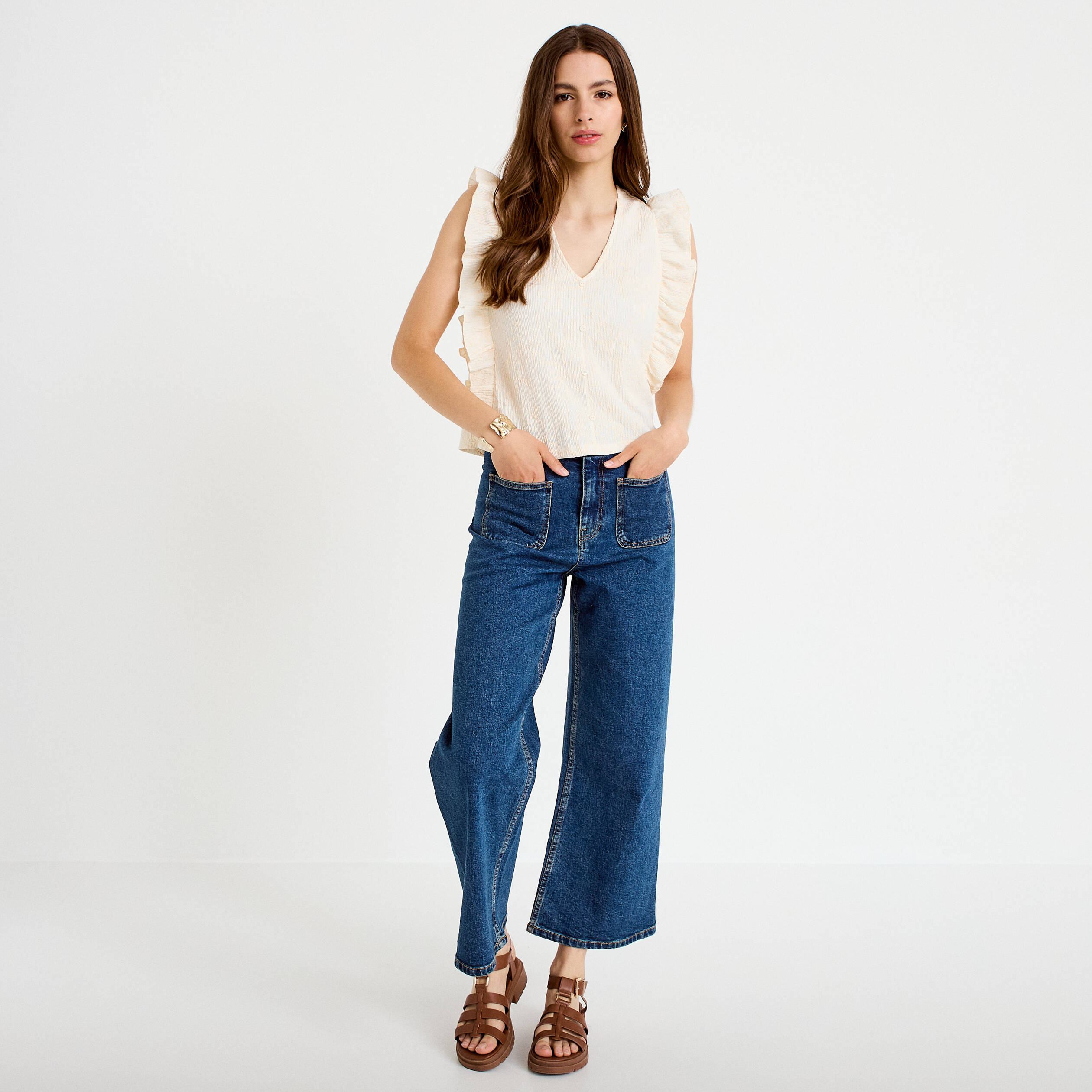 T-shirt sans manches col v brod&eacute; ecru femme