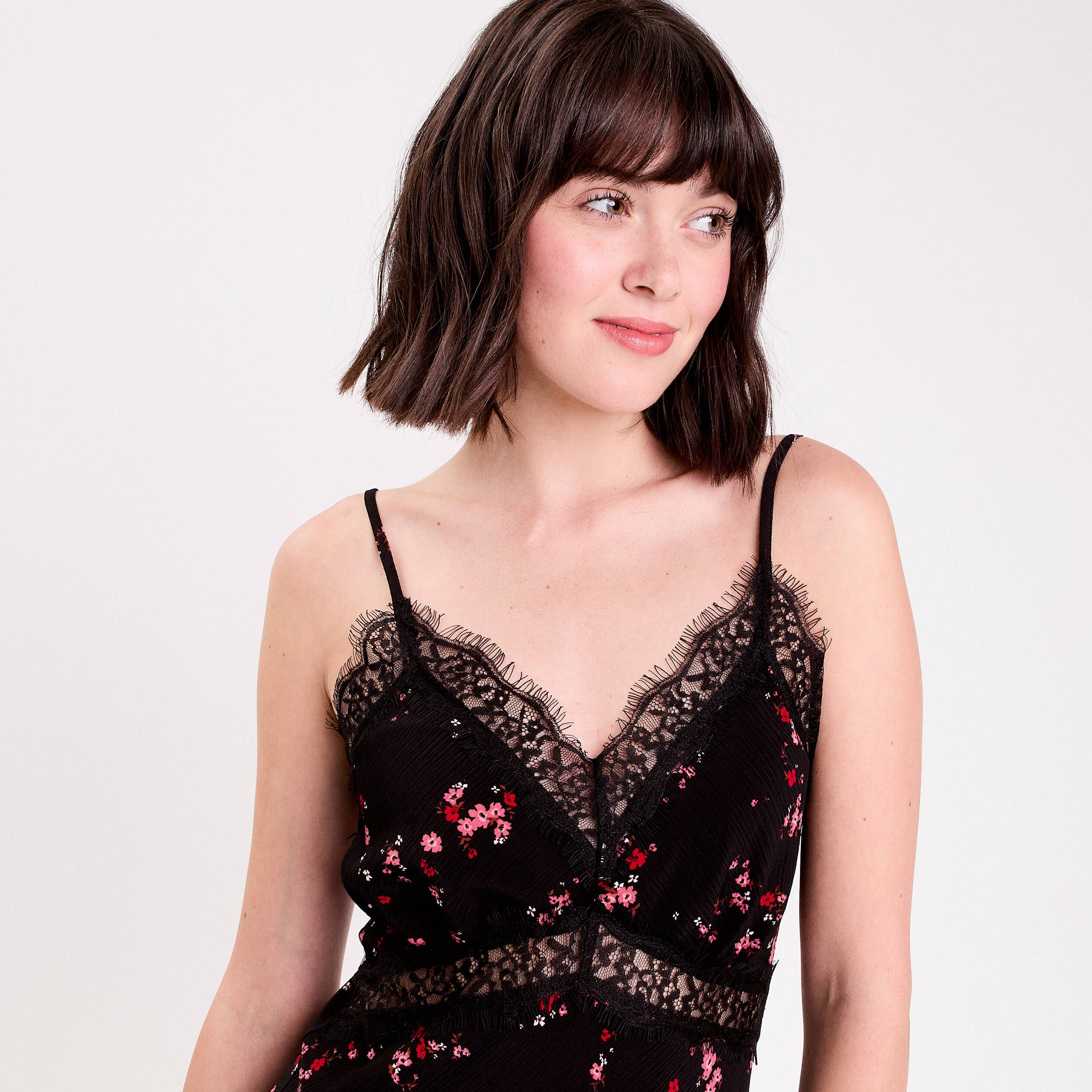 Robe &eacute;vas&eacute;e col v noir femme