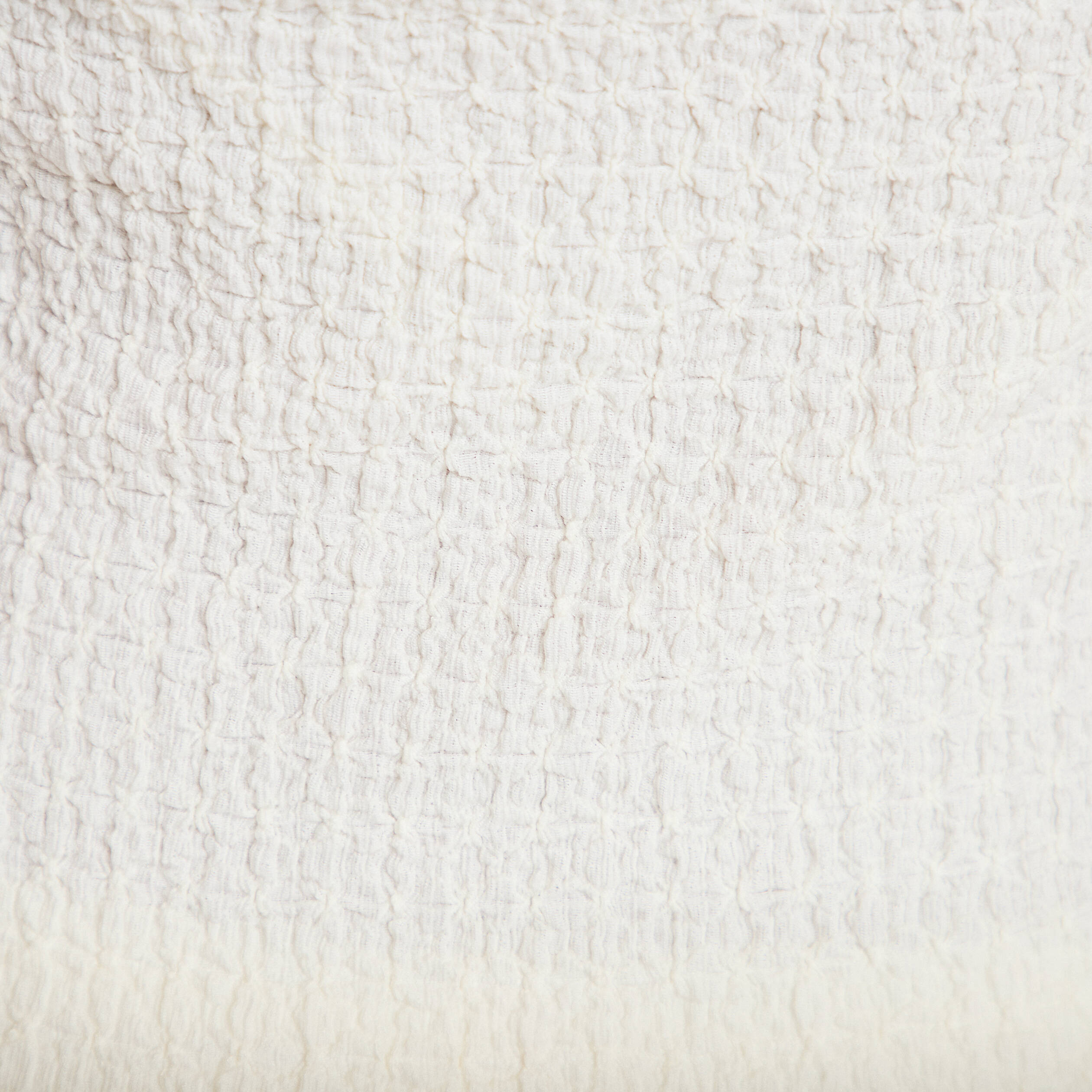 Top cintr&eacute; sans manches avec relief ecru femme