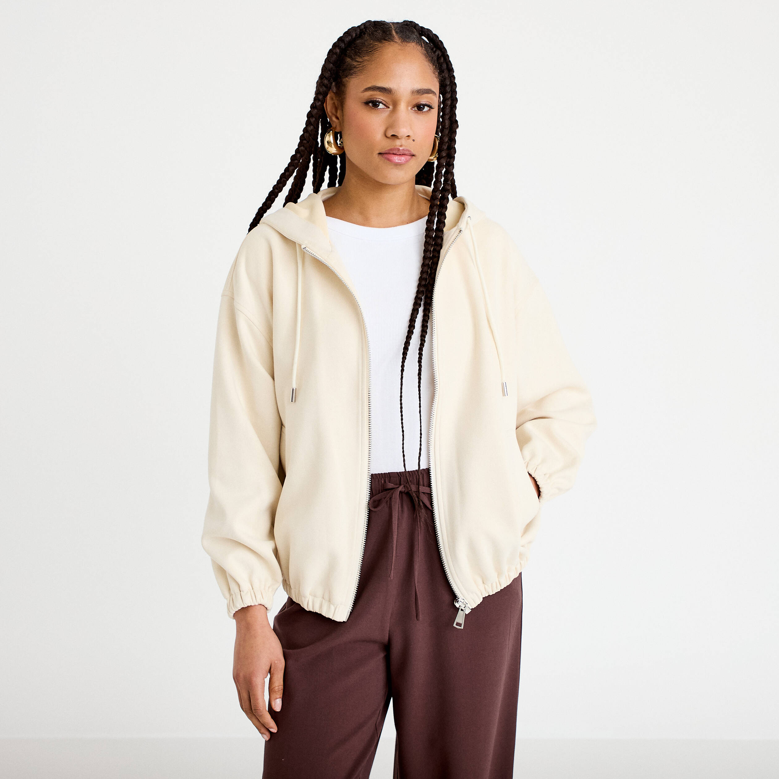 Veste &agrave; capuche bas resserr&eacute; sable femme