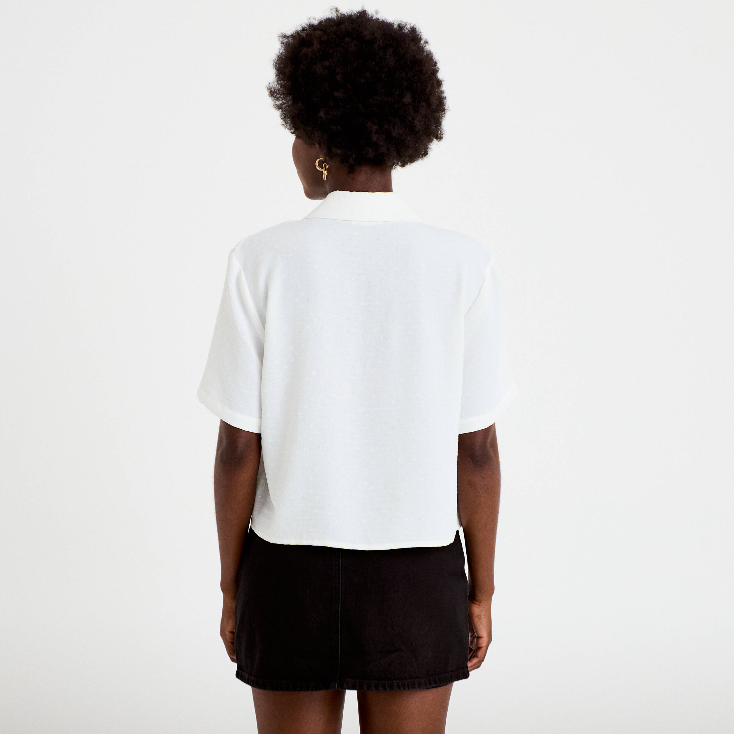 Chemise droite cropped col classique ecru femme